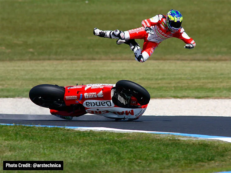 7 TIPS TO HELP YOU AVOID MOTORCYCLE CRASHING ON A TRACK DAY