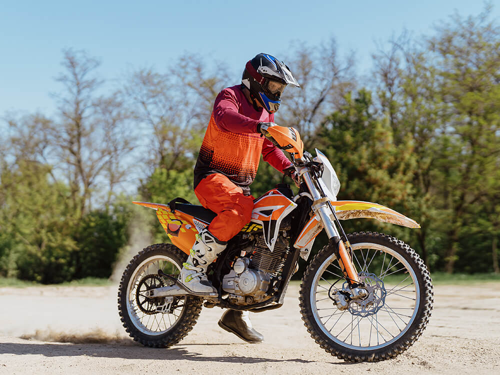 9-Best-Dirt-Riding-Tips-for-Street-Motorcyclists