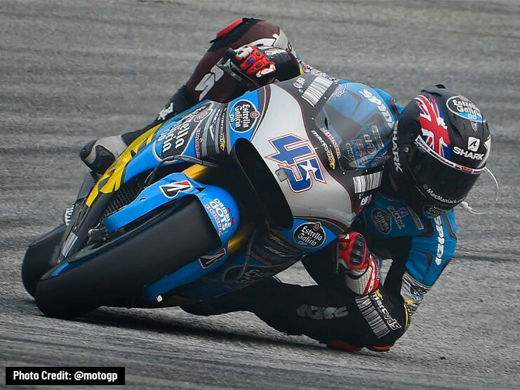 How to Hang Off a Motorcycle Correctly While Cornering