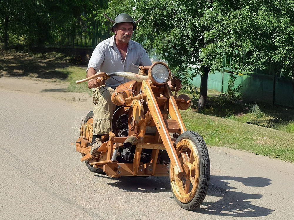 Istvan Puskas Introduces Wood Made Motorcycle