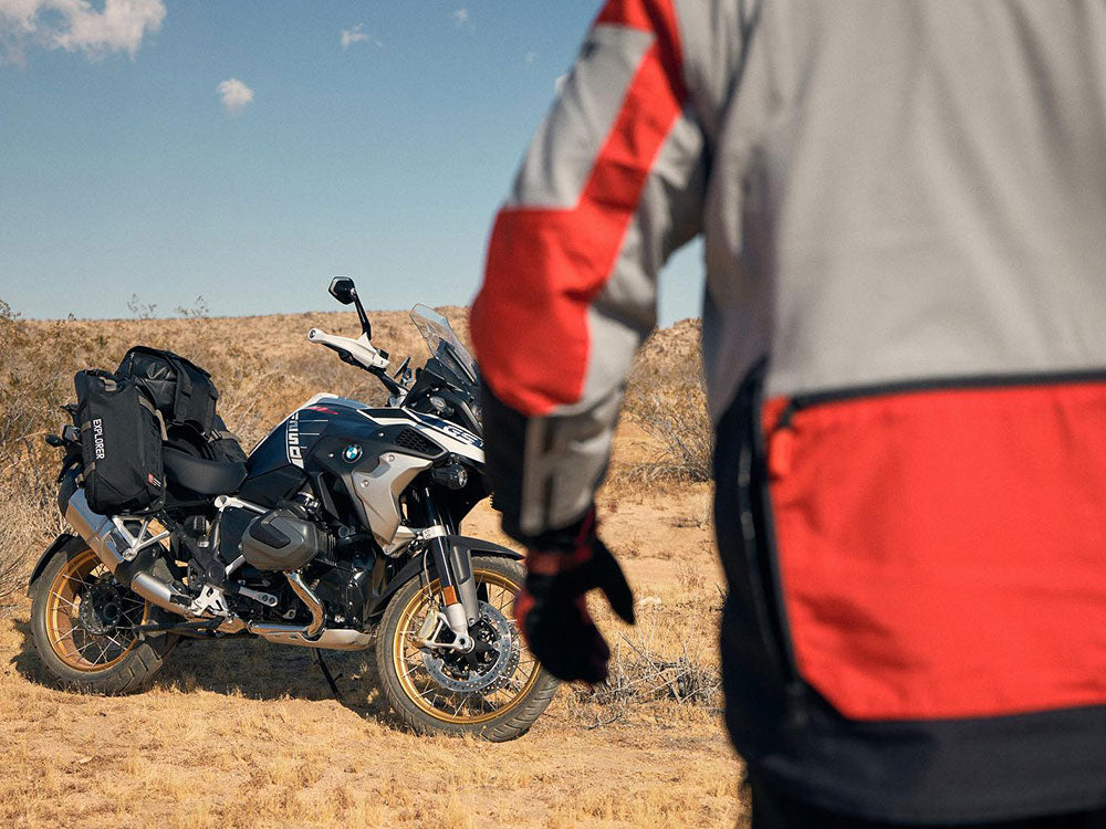 Make your life easier by carrying motorcycle luggage on trips