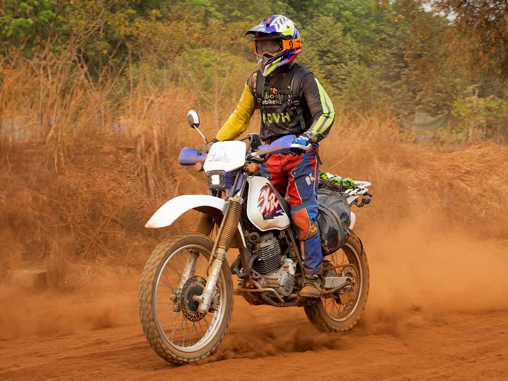 The Dos and Don'ts of Standing up on the Pegs in Off-Road Riding