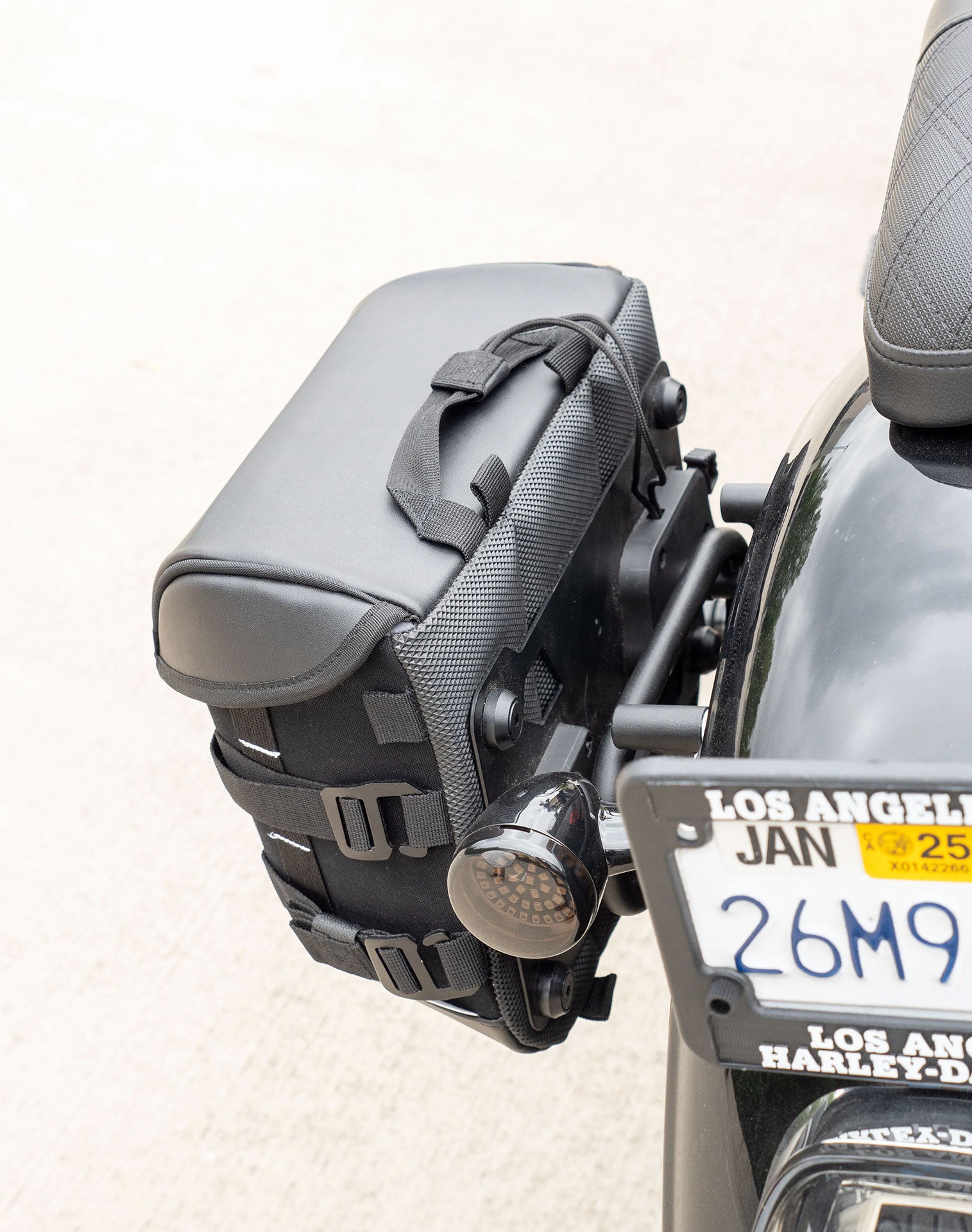 10L - Incognito Quick Mount Small Solo Motorcycle Saddlebag (Left Only) for Harley Softail Low Rider S FXLRS