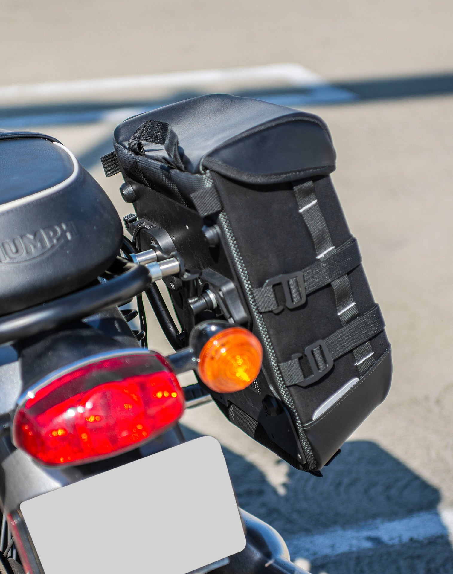 15L - Incognito Quick Mount Medium Triumph Bonneville T120 Solo Motorcycle Saddlebag (Right Only)