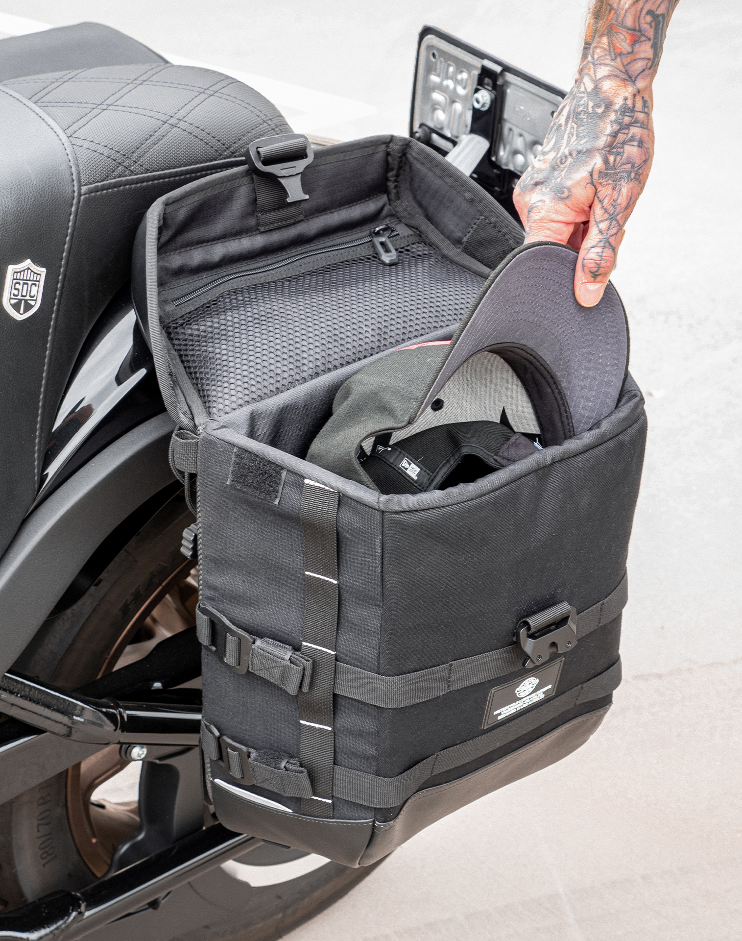 15L - Incognito Quick Mount Medium Solo Motorcycle Saddlebag (Left Only) for Harley Softail Low Rider S FXLRS