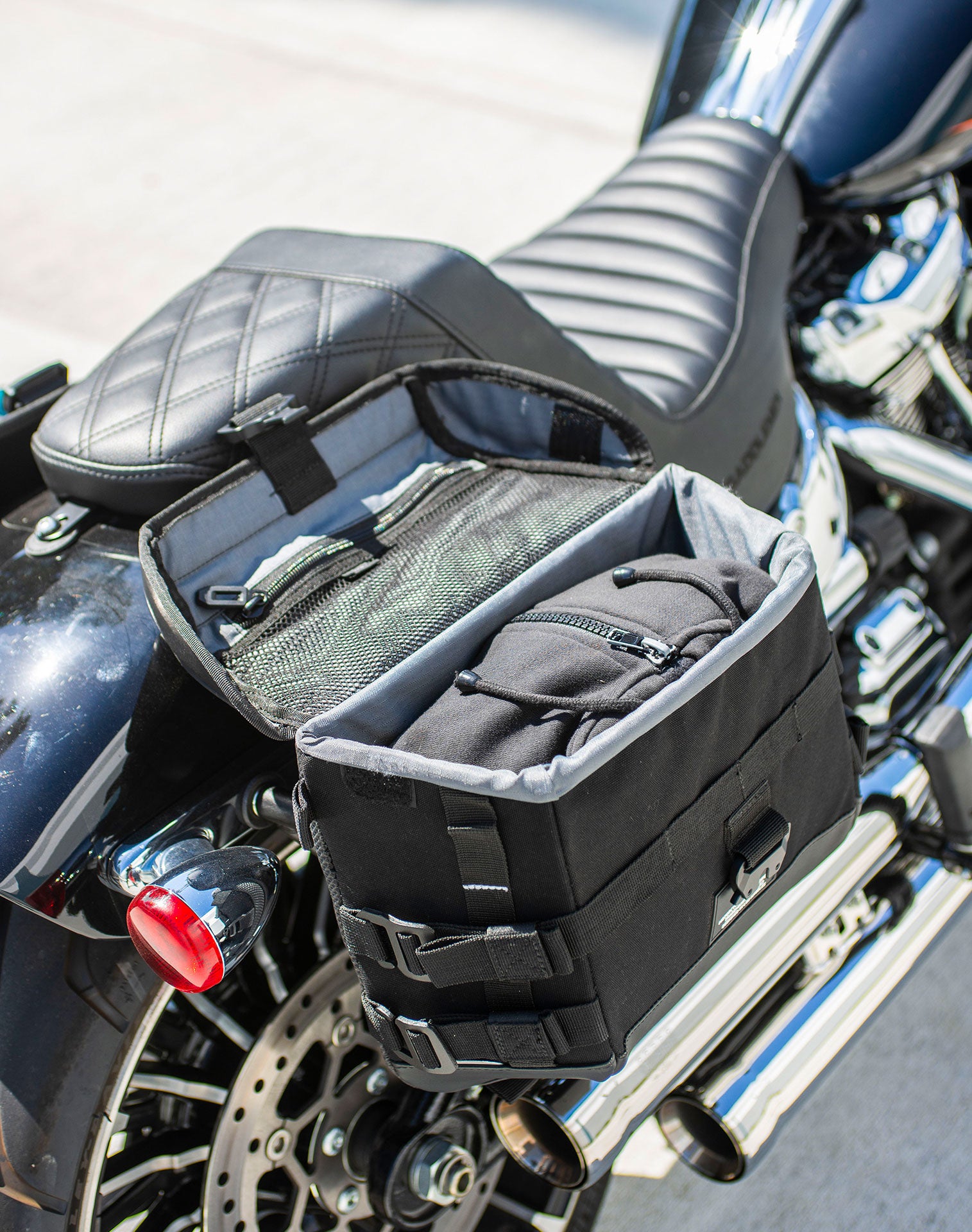 10L - Incognito Quick Mount Small Harley Softail Breakout FXBR/S Solo Saddlebag (Right Only) Vertical  4