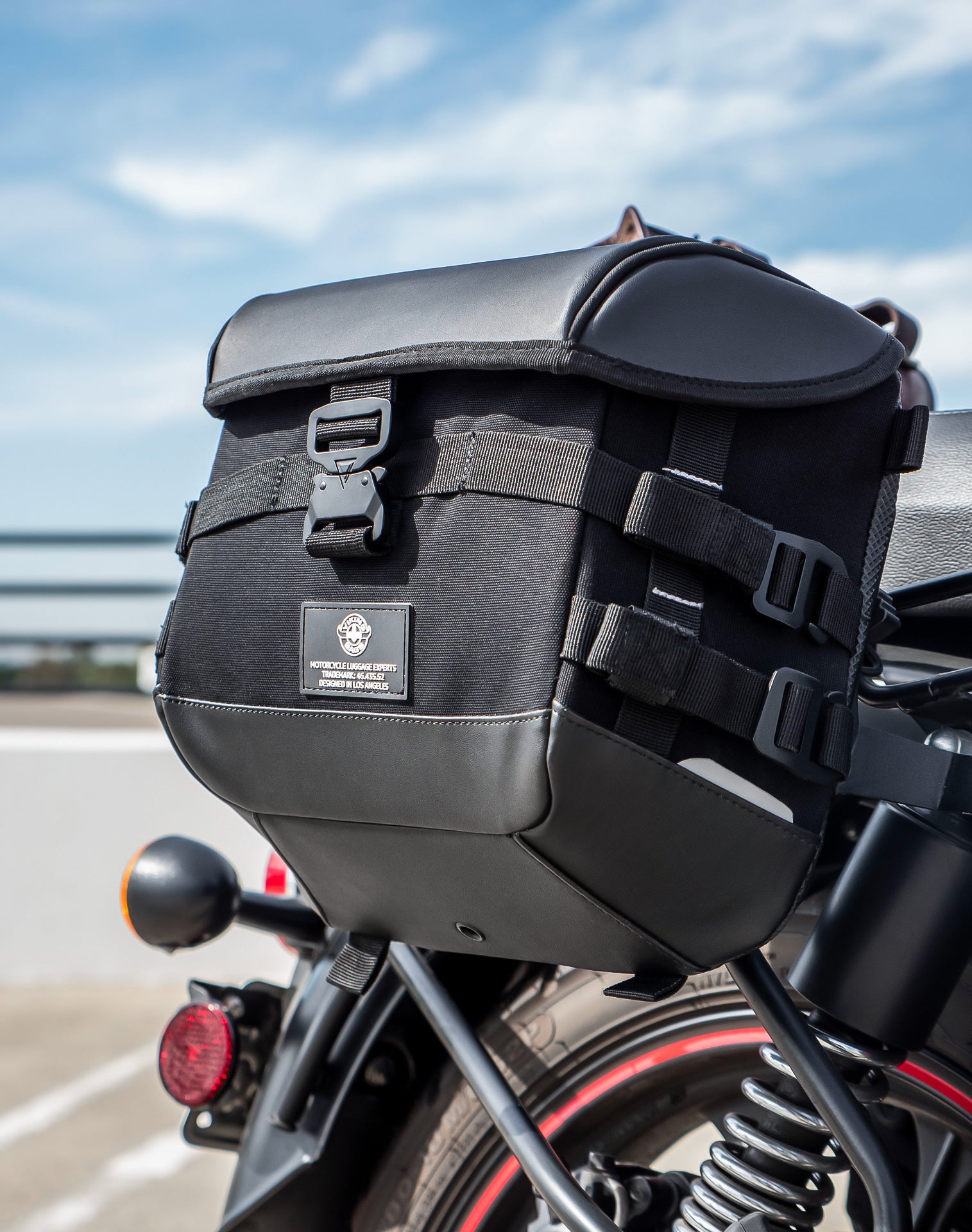 10L - Incognito Quick Mount Small Royal Enfield Classic 350 (2022+) Solo Saddlebag (Right Only) v2