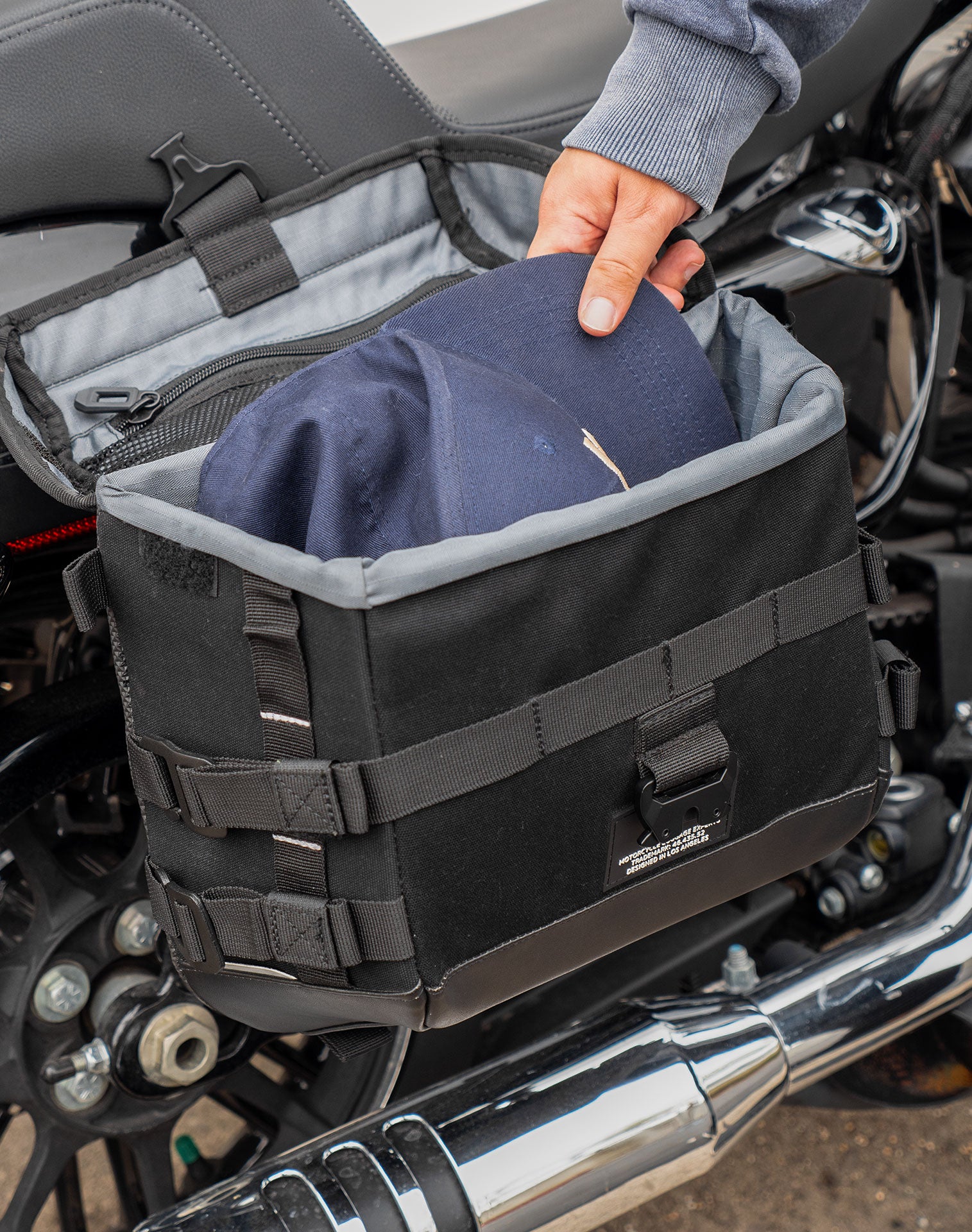 10L - Incognito Quick Mount Small Solo Motorcycle Saddlebag (Right Only) for Harley Sportster Forty Eight XL1200X/XL1200XS Vertical 4