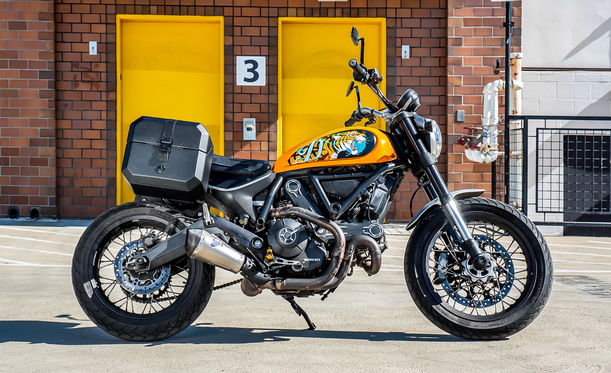 10L - Outlaw Quick Mount Small Ducati Scrambler (2014-17) Solo Hard Saddlebag (Right Only) @expand