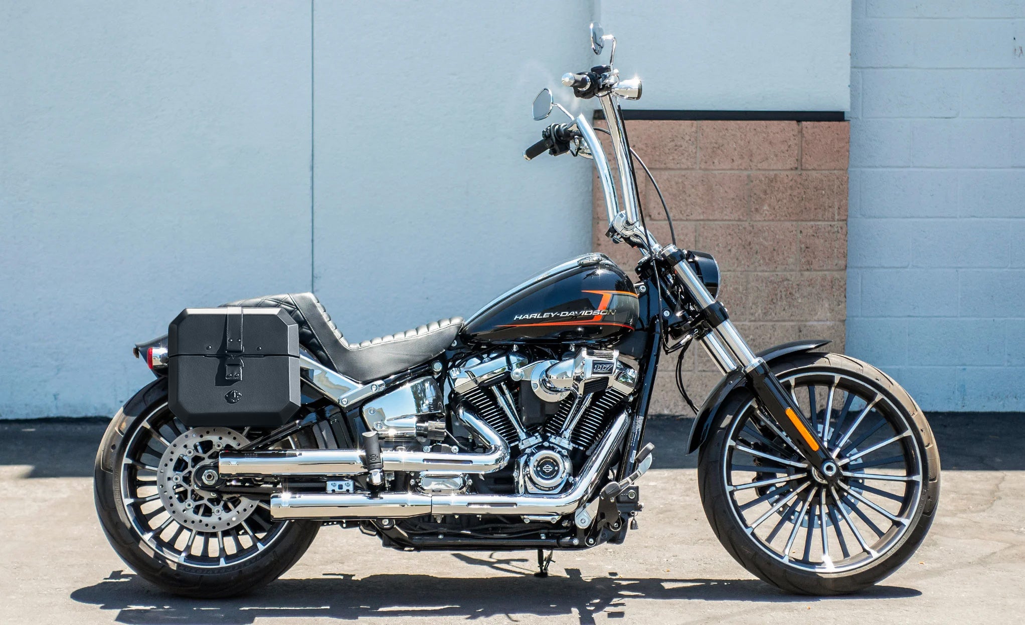 10L - Outlaw Quick Mount Small Harley Softail Breakout FXBR/S Solo Hard Saddlebag (Right Only) @expand