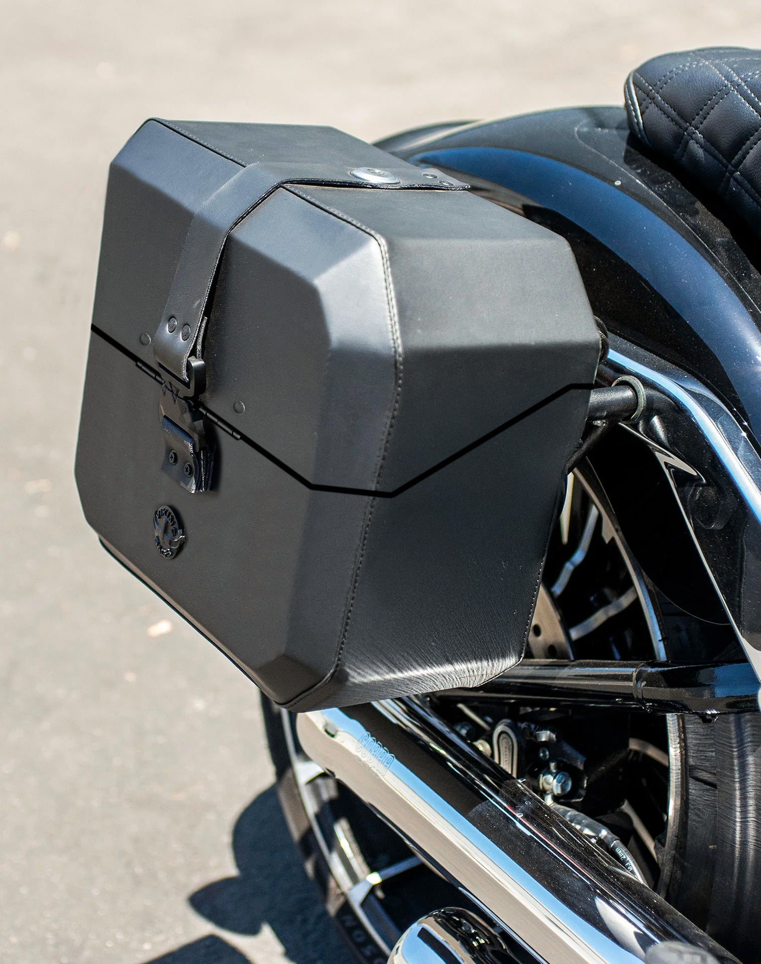 10L - Outlaw Quick Mount Small Harley Softail Breakout FXBR/S Solo Hard Saddlebag (Right Only) v2