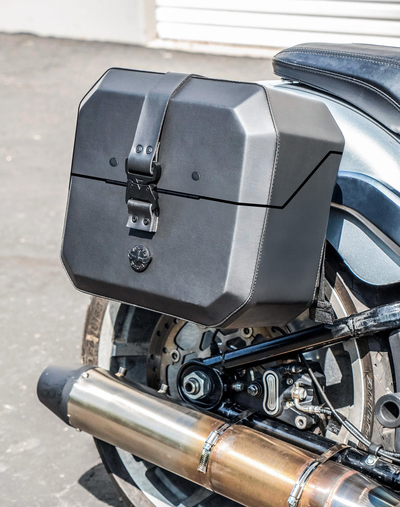 10L - Outlaw Quick Mount Small Harley Softail Fat Boy FLFB/S Solo Hard Saddlebag (Right Only) v2