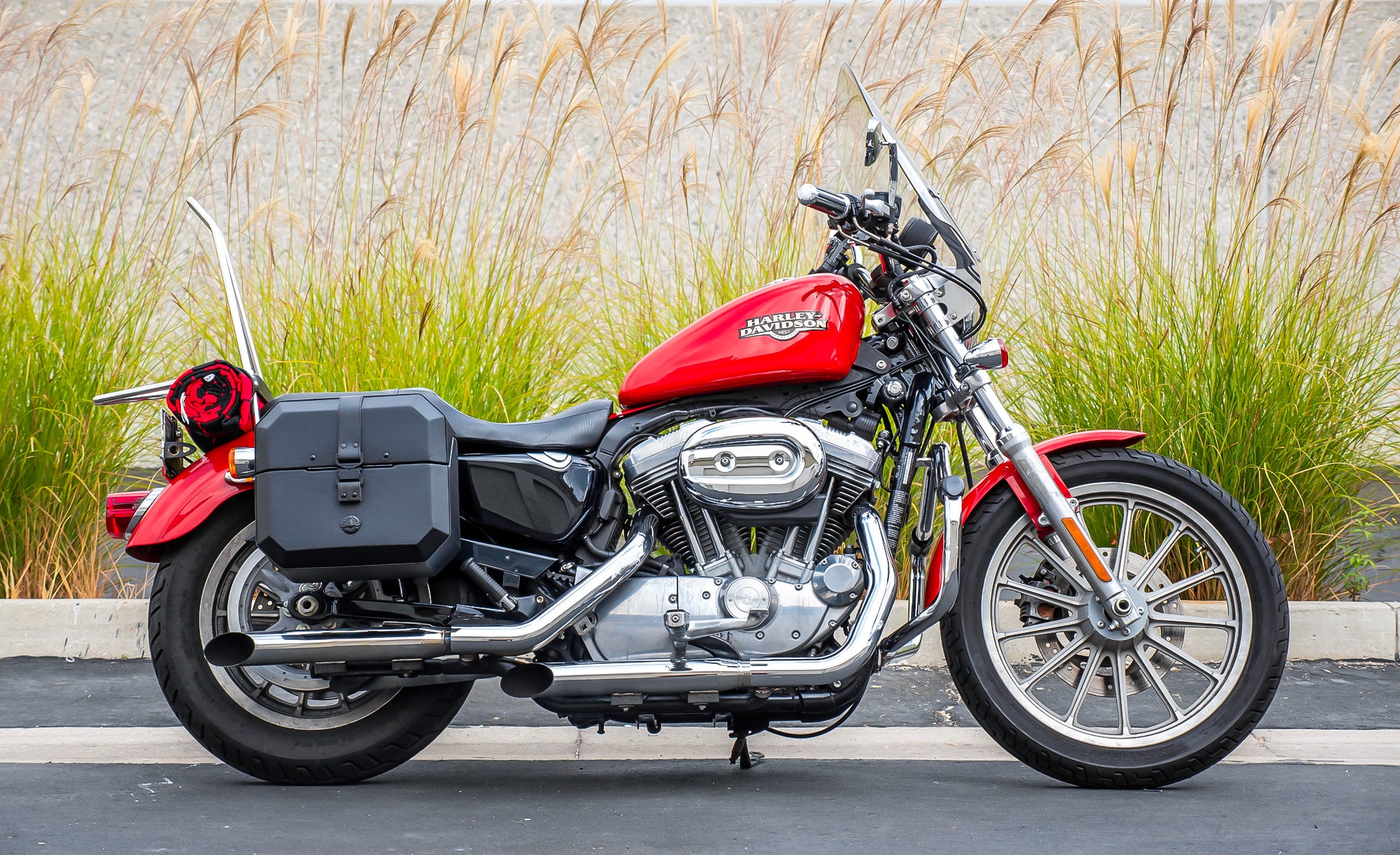 10L - Outlaw Quick Mount Small Harley Sportster 1200 Low XL1200L Solo Hard Saddlebag (Right Only) @expand