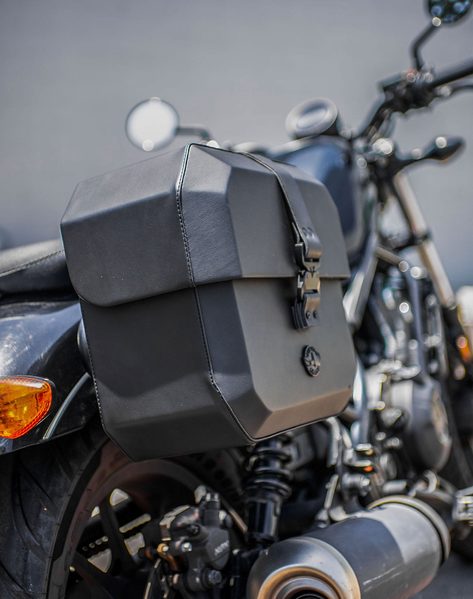 10L - Outlaw Quick Mount Small Honda Rebel 300 Solo Hard Saddlebag (Right Only)