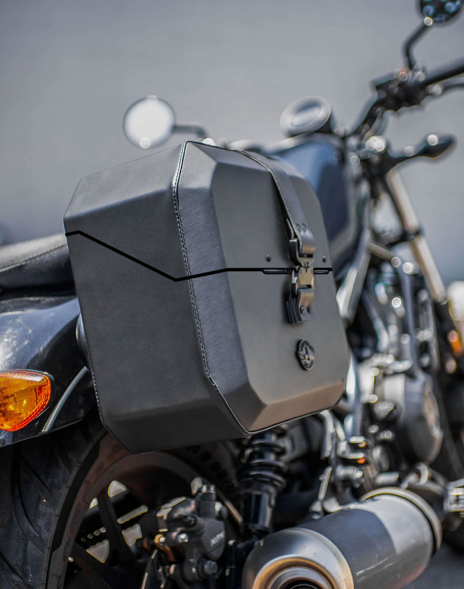 10L - Outlaw Quick Mount Small Honda Rebel 300 Solo Hard Saddlebag (Right Only) v3