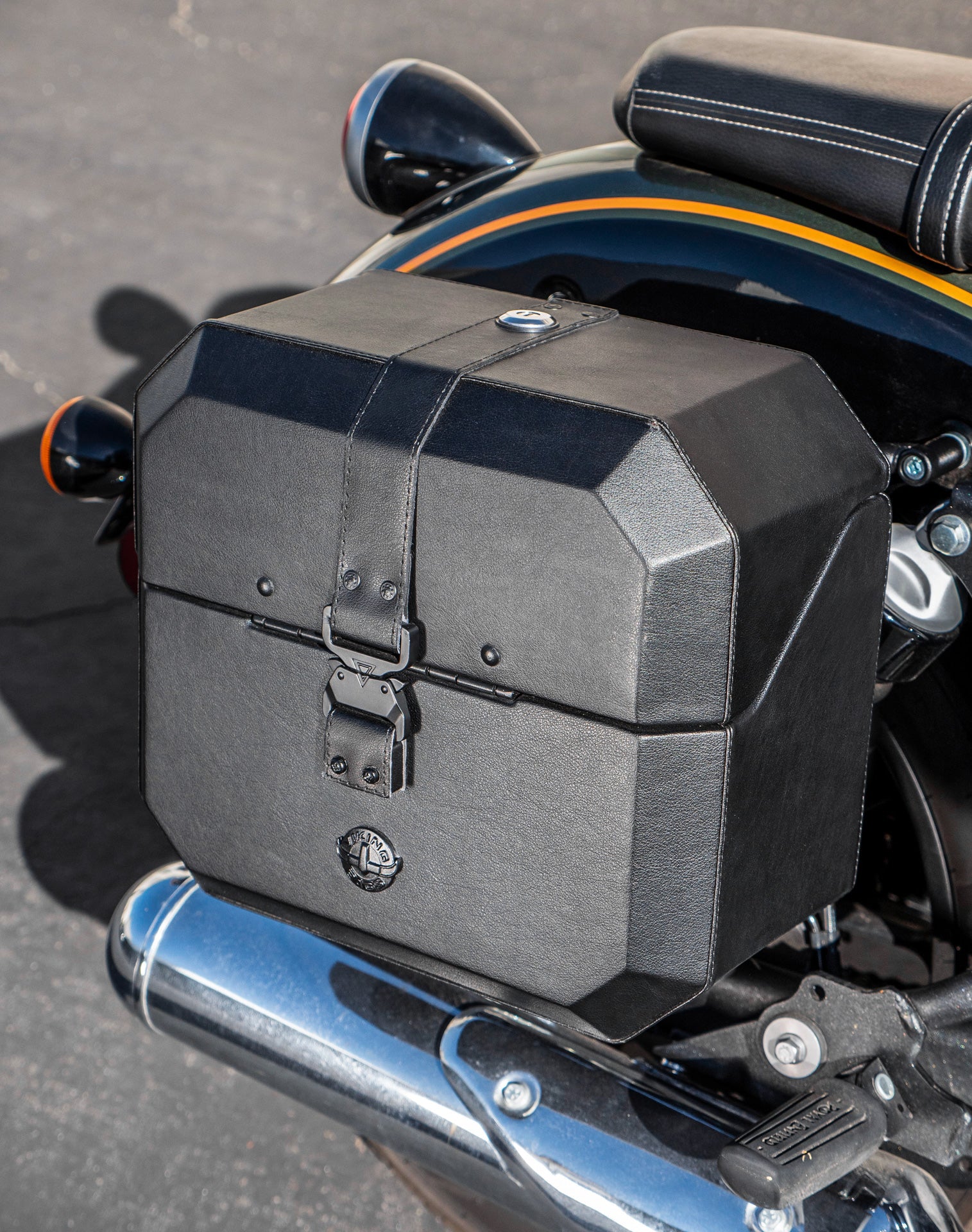 10L - Outlaw Quick-Mount Small Royal Enfield Super Meteor 650 Solo Hard Saddlebag (Right Only) v2