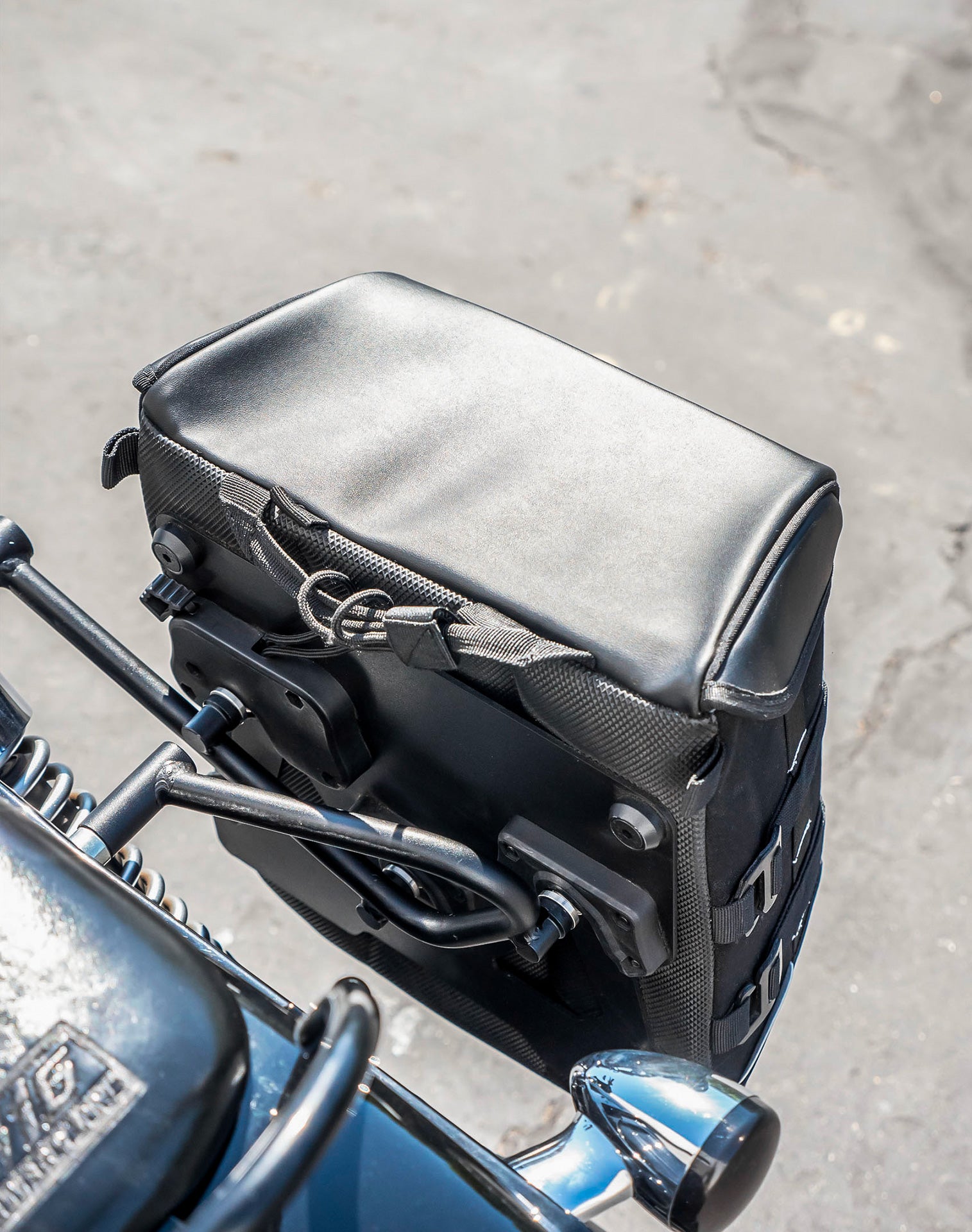 15L - Incognito Quick Mount Medium Solo Saddlebag (Right Only) for Harley Dyna Wide Glide FXDWG/I v3