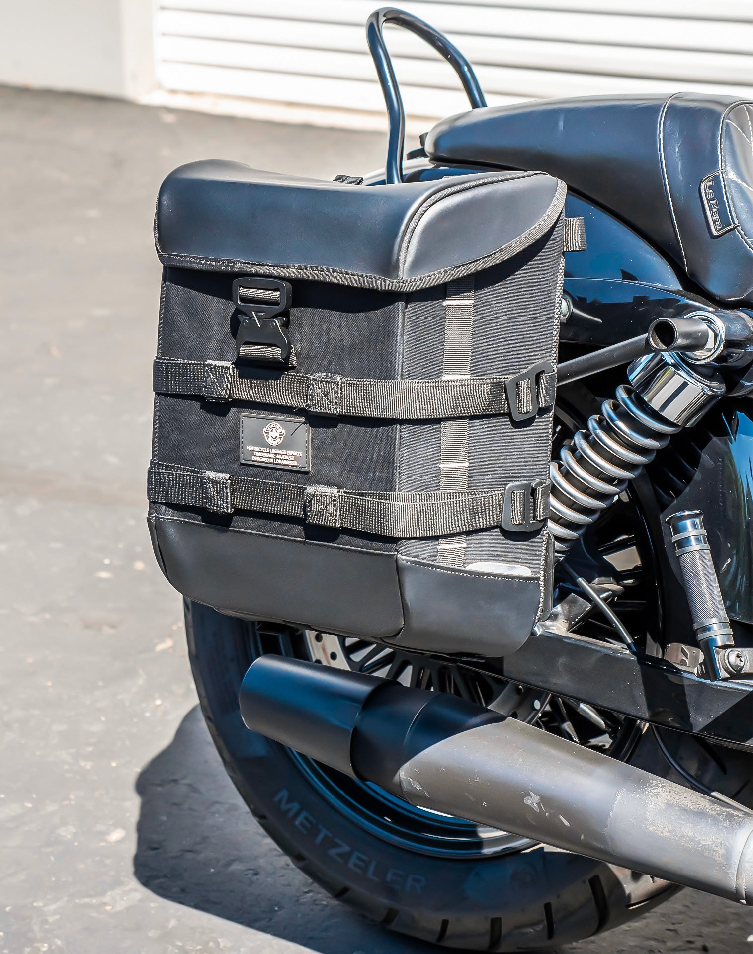 15L - Incognito Quick Mount Medium Solo Saddlebag (Right Only) for Harley Dyna Wide Glide FXDWG/I v2