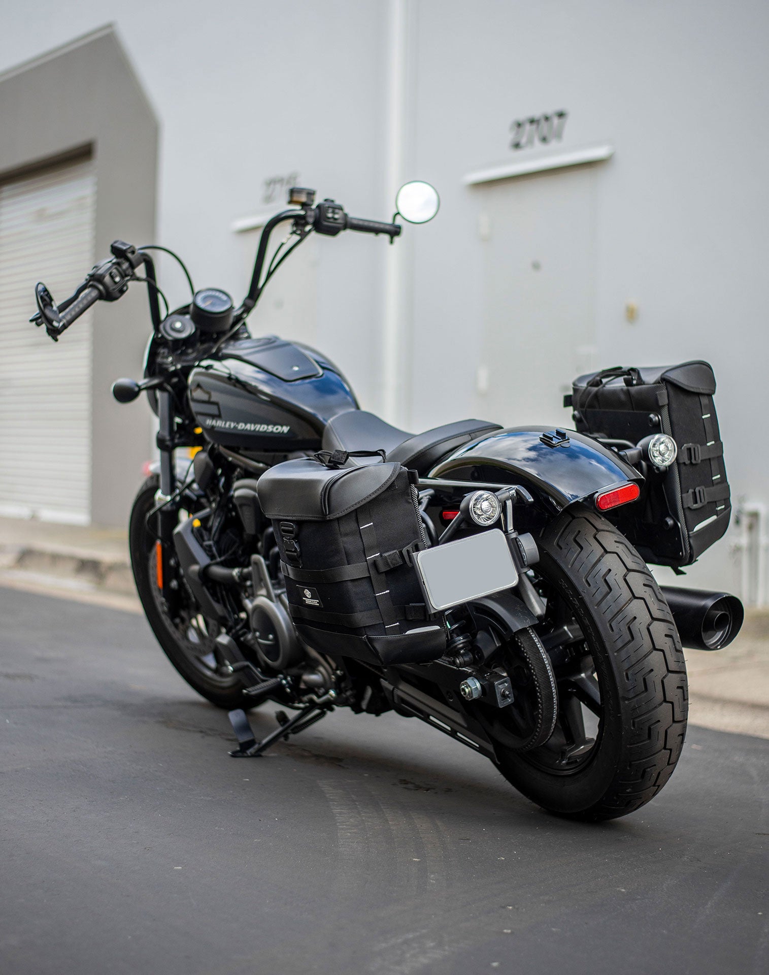 15L - Incognito Quick Mount Medium Harley Sportster Nightster 2024 Solo Saddlebag (Left Only) Vertical 1