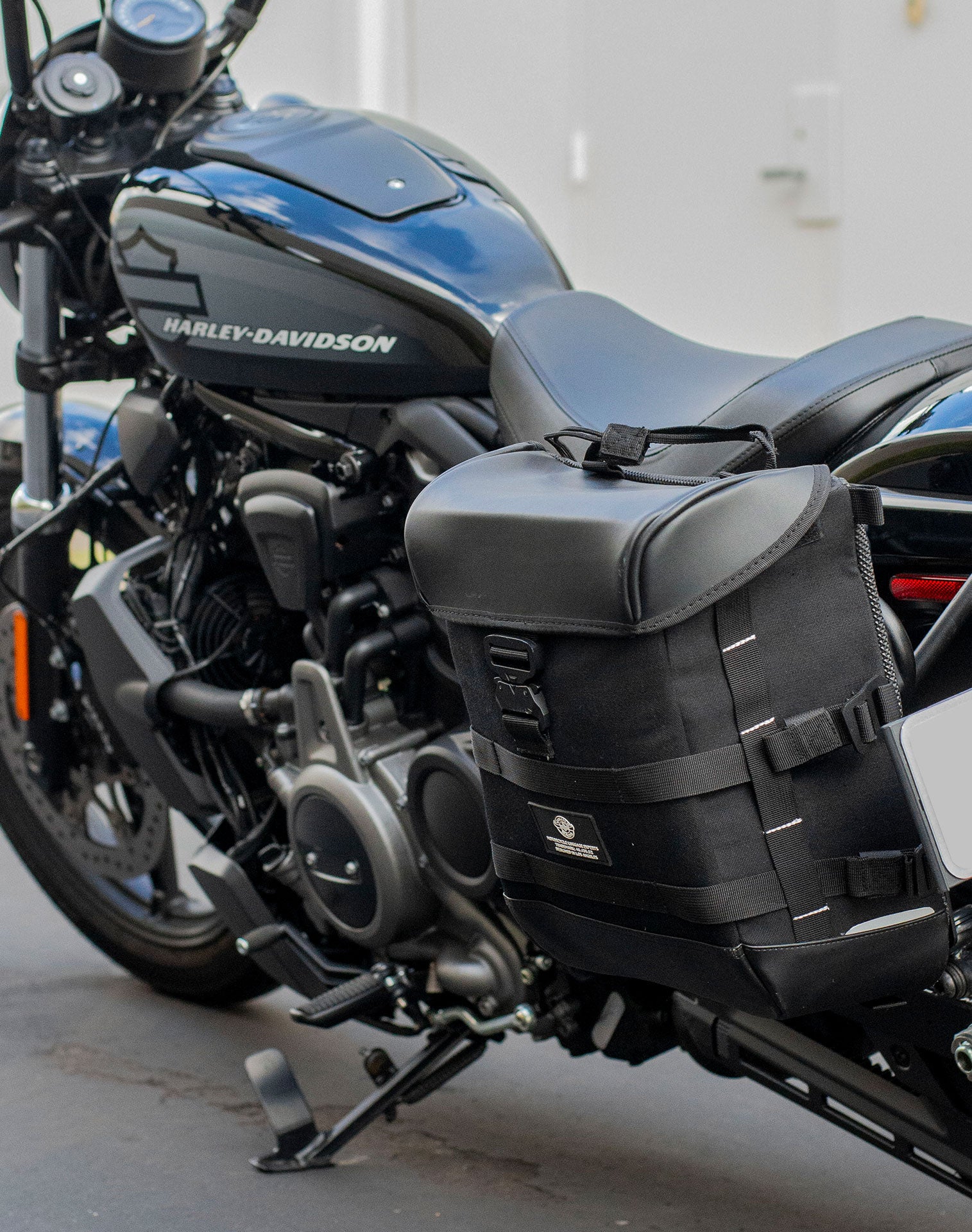 15L - Incognito Quick Mount Medium Harley Sportster Nightster 2024 Solo Saddlebag (Left Only) Vertical 3