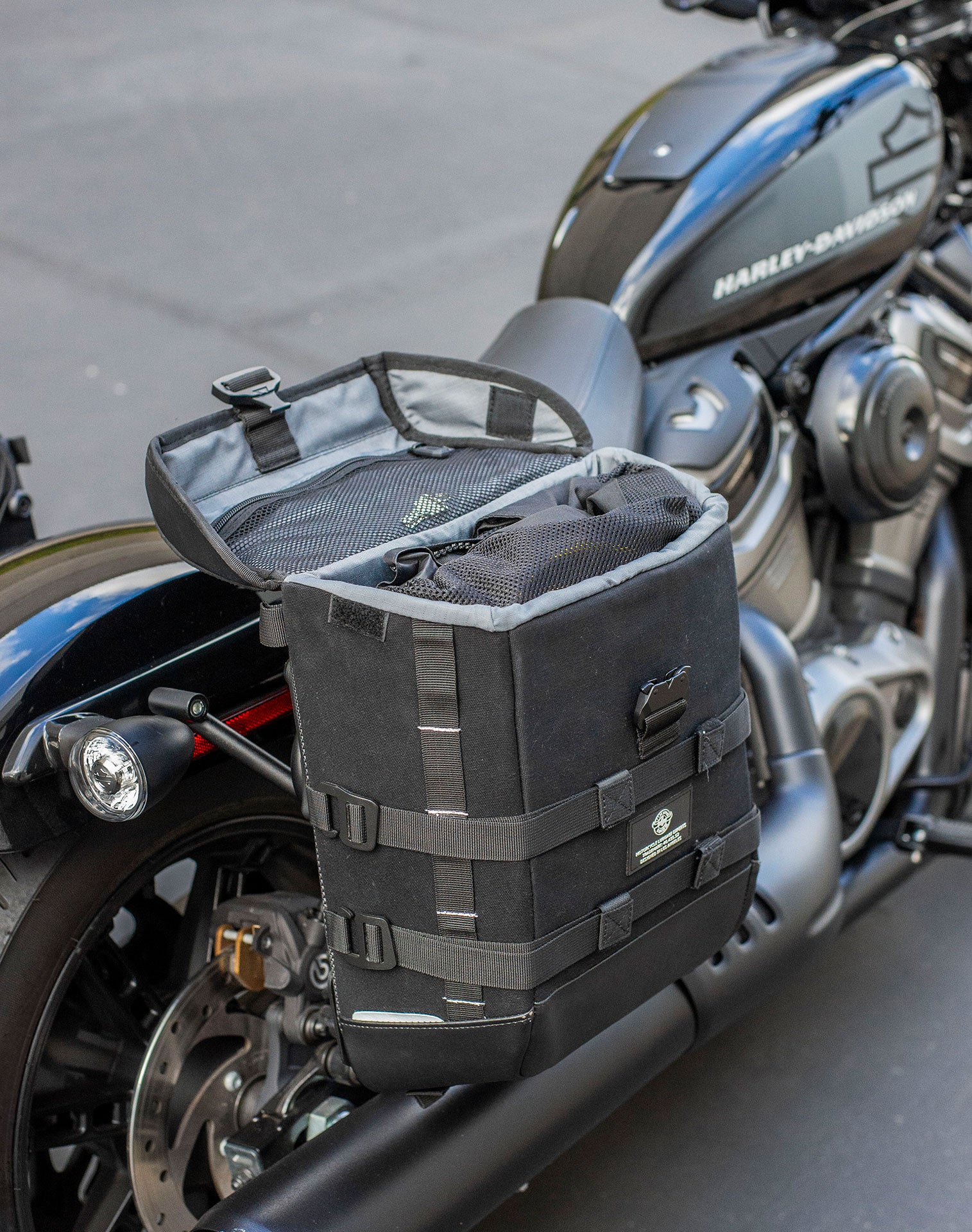 15L - Incognito Quick Mount Medium Harley Sportster Nightster 2024 Solo Saddlebag (Right Only)