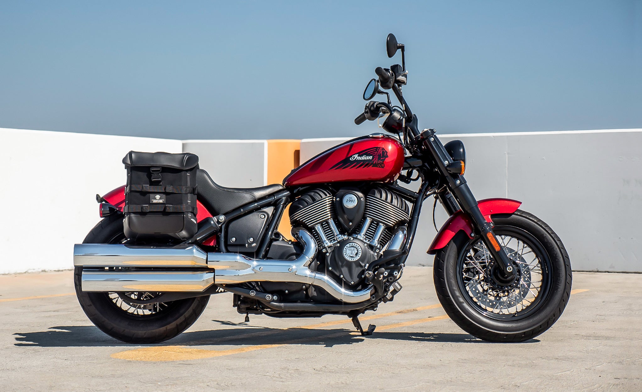 15L - Incognito Quick-Mount Medium Indian Chief Bobber Dark Horse (2022+) Solo Saddlebag (Right Only) @expand