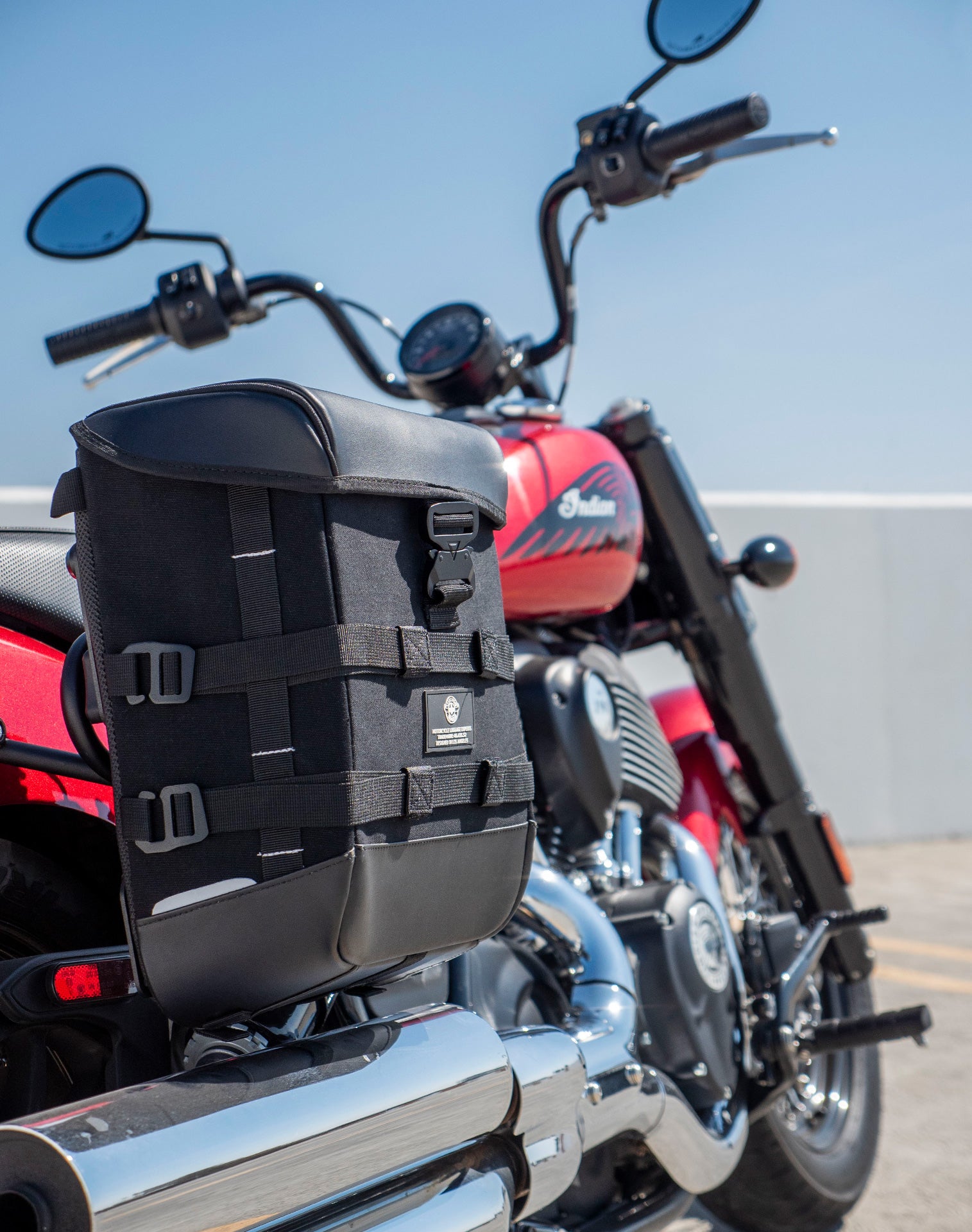 15L - Incognito Quick-Mount Medium Indian Chief Dark Horse (2022+) Solo Saddlebag (Right Only) v1