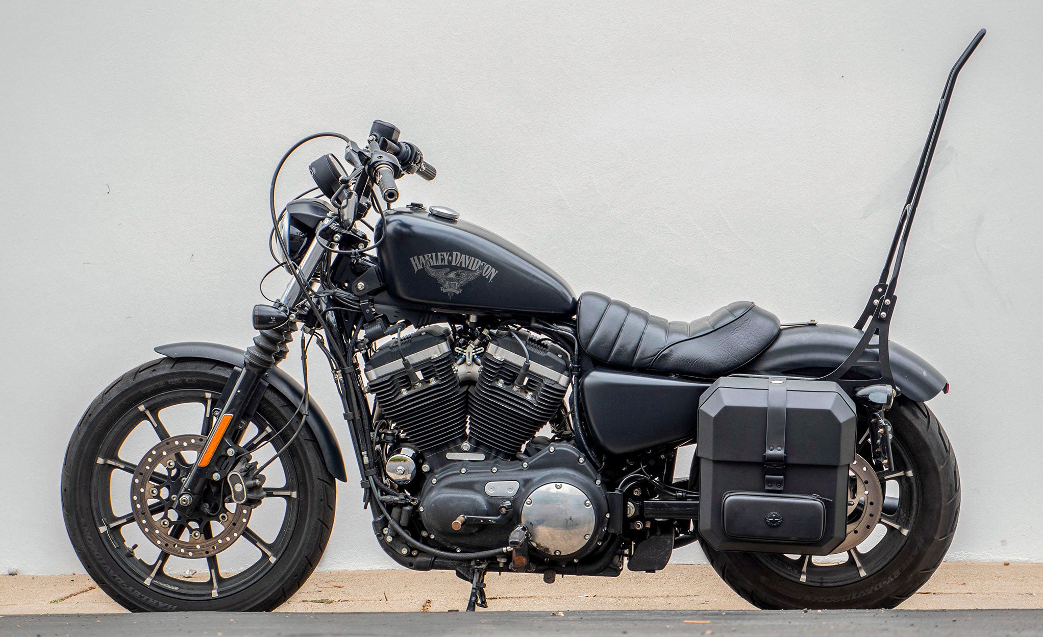 15L - Outlaw Quick Mount Medium Harley Sportster 883 Iron XL883N Hard Solo Saddlebag (Left Only) @expand