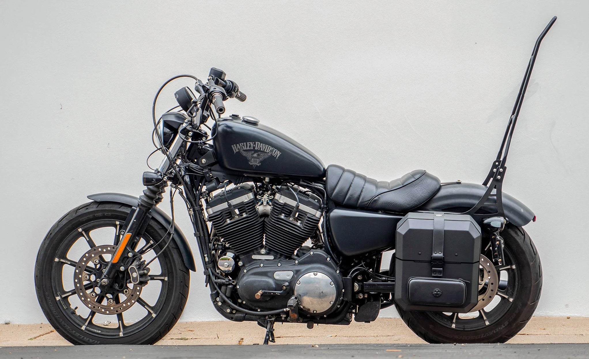 15L - Outlaw Quick Mount Medium Harley Sportster 883 Iron XL883N Hard Solo Saddlebag (Left Only) @expand