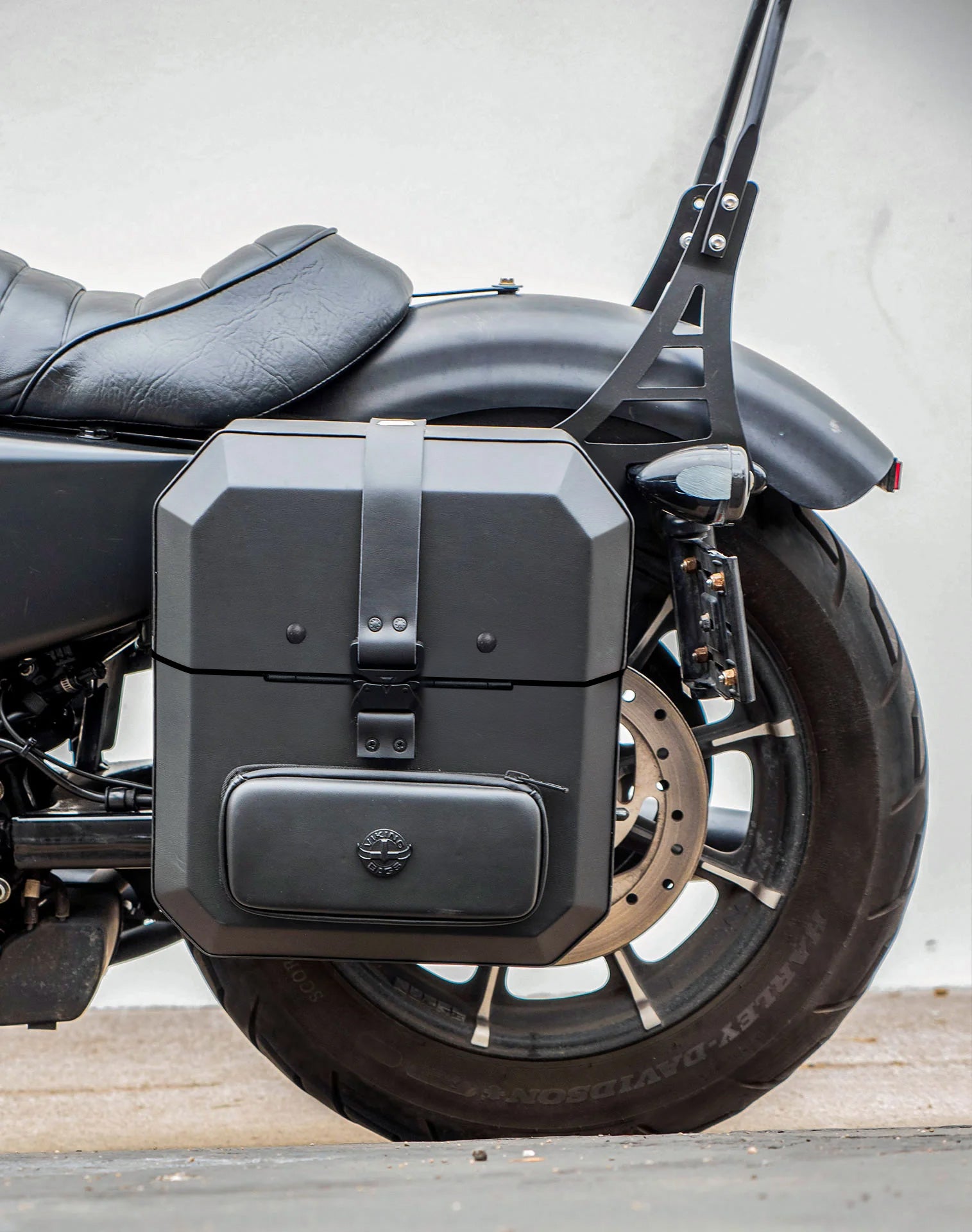 15L - Outlaw Quick Mount Medium Harley Sportster 883 Iron XL883N Hard Solo Saddlebag (Left Only) v2