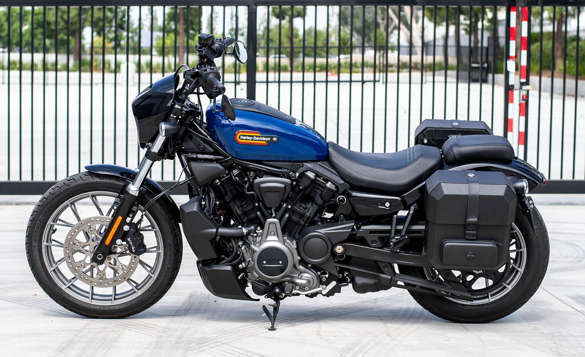 15L - Outlaw Quick Mount Medium Harley Sportster Nightster 2024 Hard Solo Saddlebag (Left Only) @expand