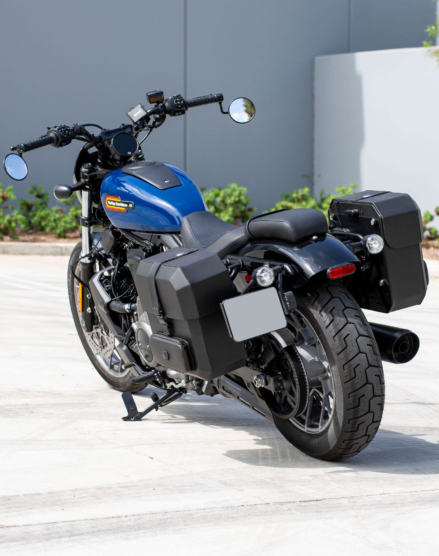 15L - Outlaw Quick Mount Medium Harley Sportster Nightster 2024 Hard Solo Saddlebag (Left Only) 1