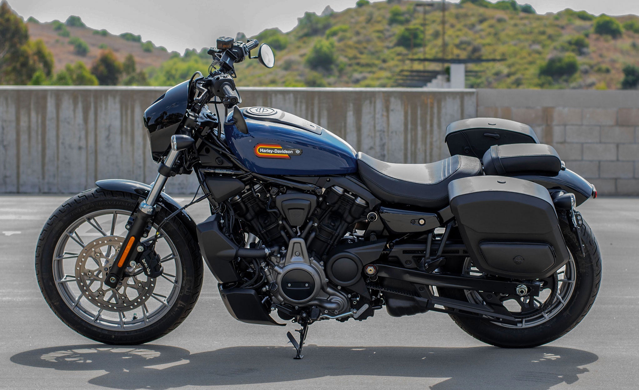20L - Ironclad Quick Mount Medium Harley Sportster Nightster 2024 Hard Solo Saddlebag (Left Only) @expand