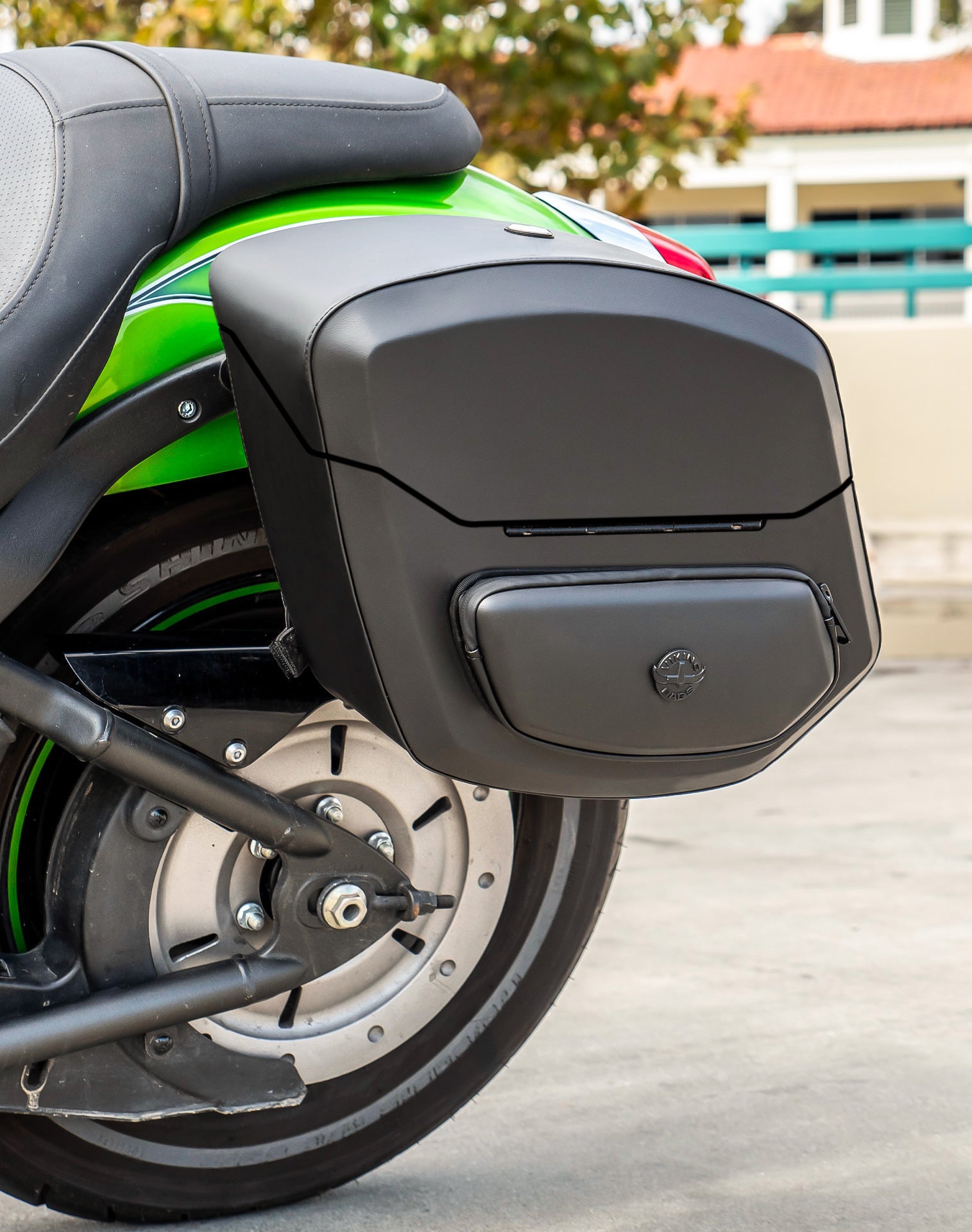 20L - Ironclad Quick Mount Medium Kawasaki Vulcan 900 Custom Hard Solo Saddlebag (Left Only) v2