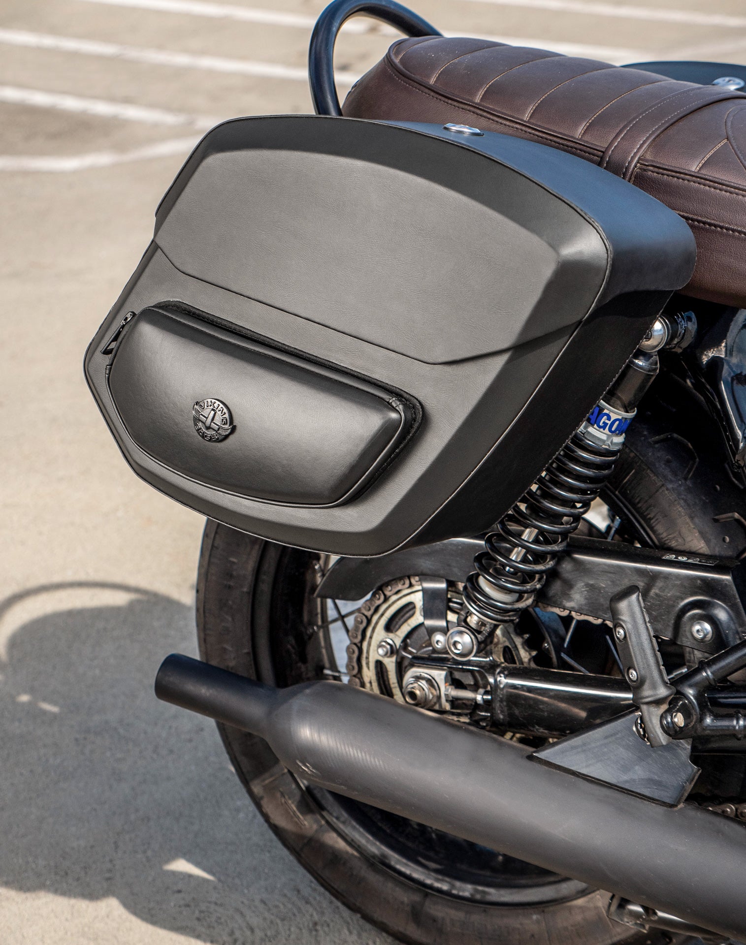 20L - Ironclad Quick-Mount Medium Triumph Bonneville T100 Hard Solo Saddlebag (Right Only) v2