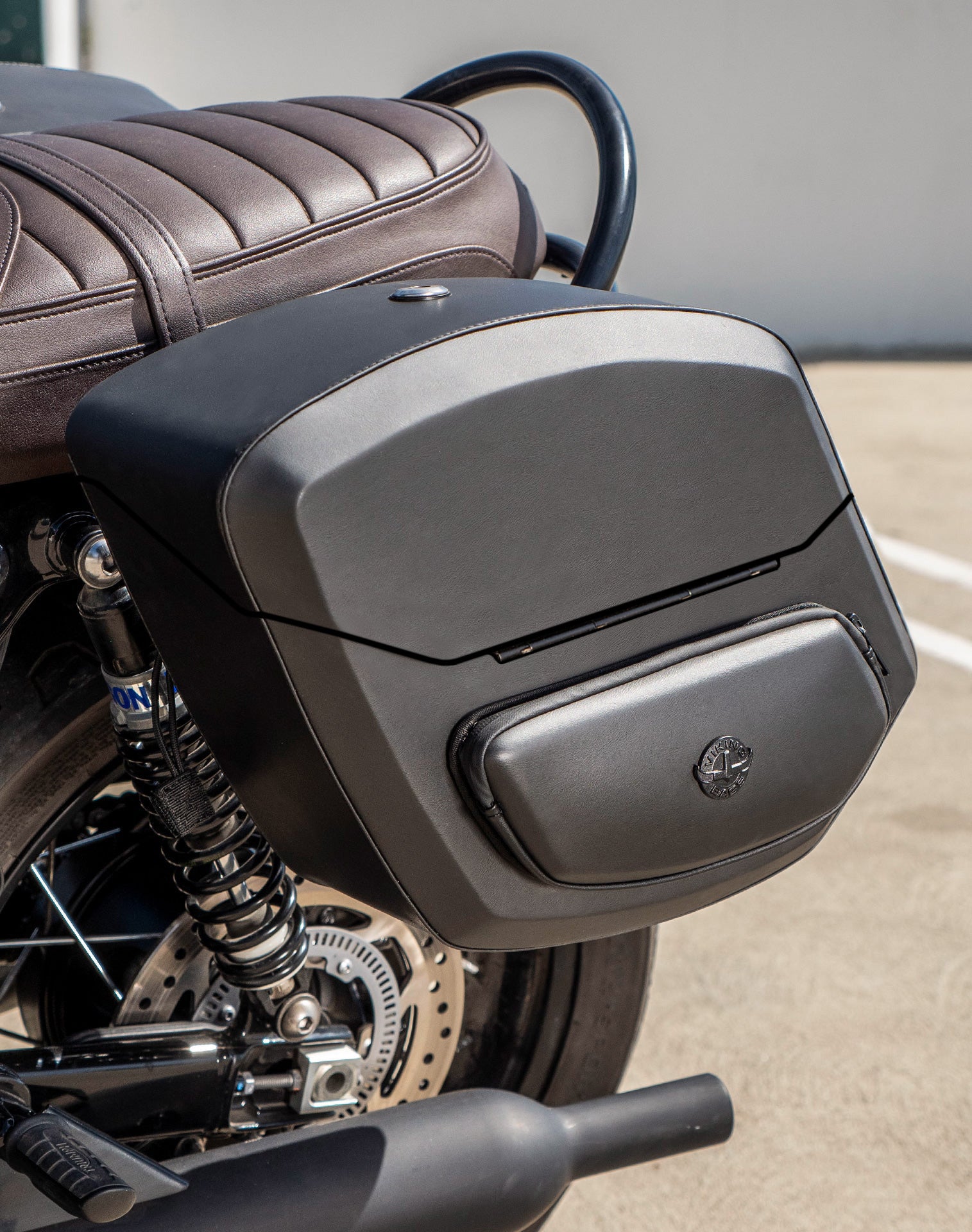 20L - Ironclad Quick Mount Medium Triumph Bonneville T100 Hard Solo Saddlebag (Left Only) v2