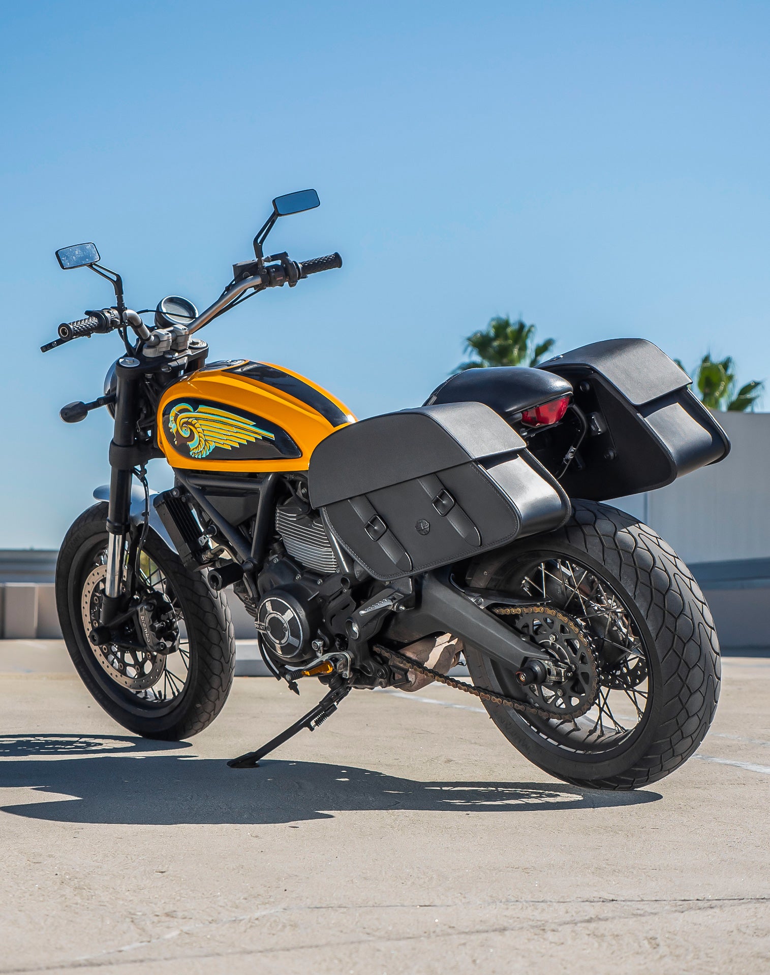 28L - Baelor Medium Quick Mount Ducati Scrambler (2014-17) Motorcycle Saddlebags v1