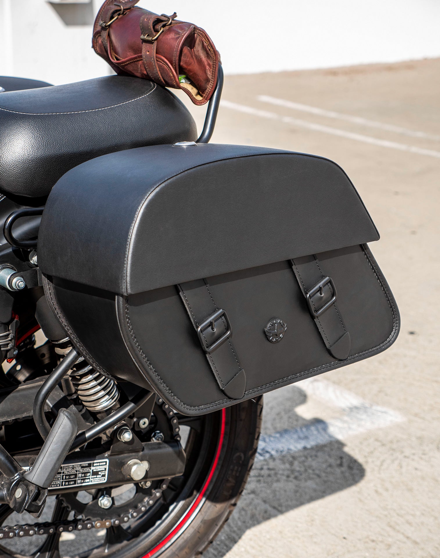 28L - Baelor Medium Quick Mount Royal Enfield Classic 350 (2022+) Motorcycle Saddlebags v2