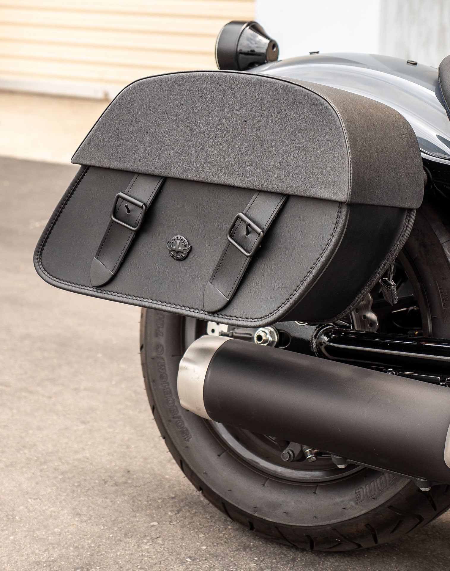 28L - Baelor Medium Quick Mount Yamaha Bolt Motorcycle Saddlebags Vertical 2