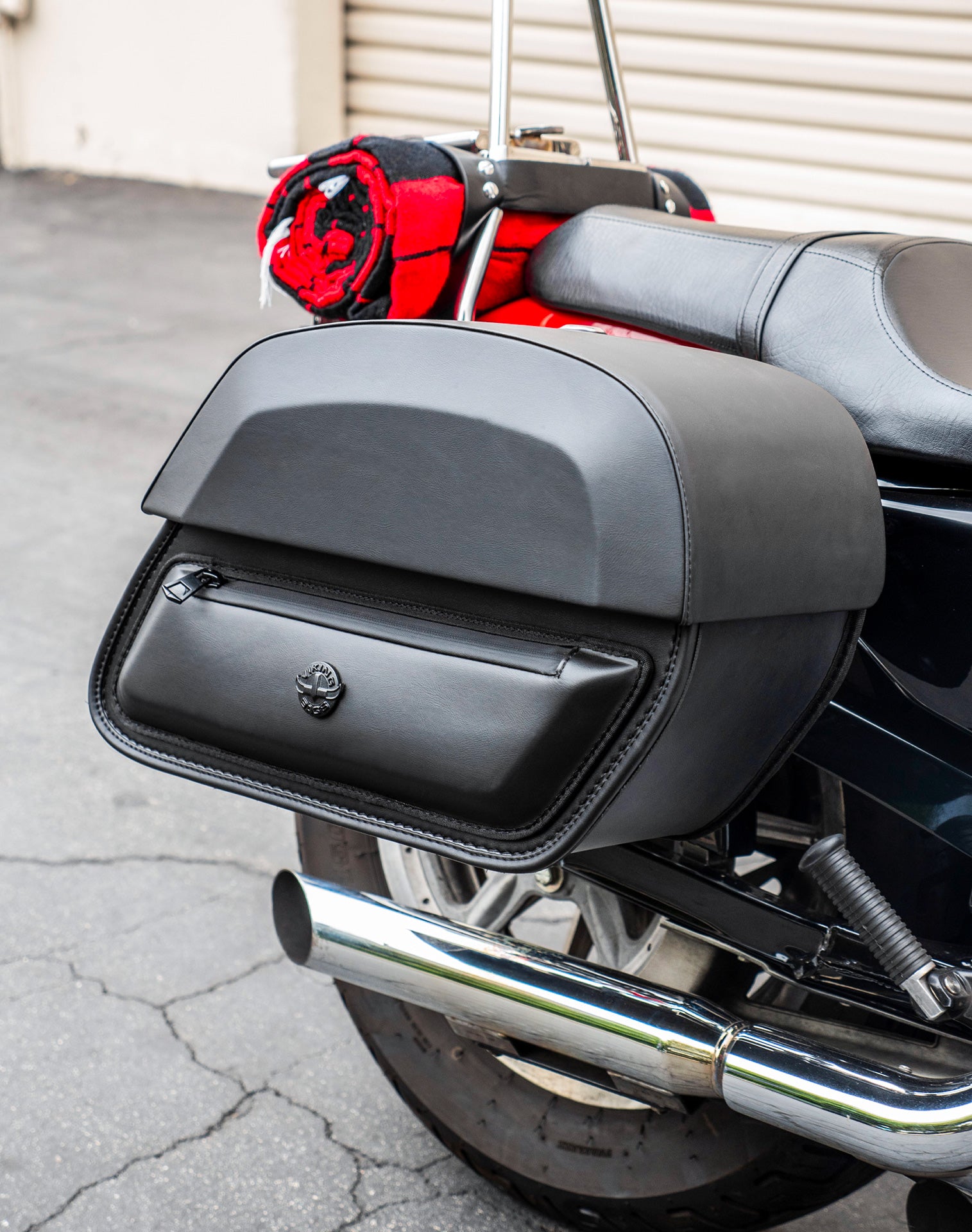 28L - Pantheon Medium Quick-Mount Motorcycle Saddlebags For Harley Sportster 1200 Low XL1200L v2