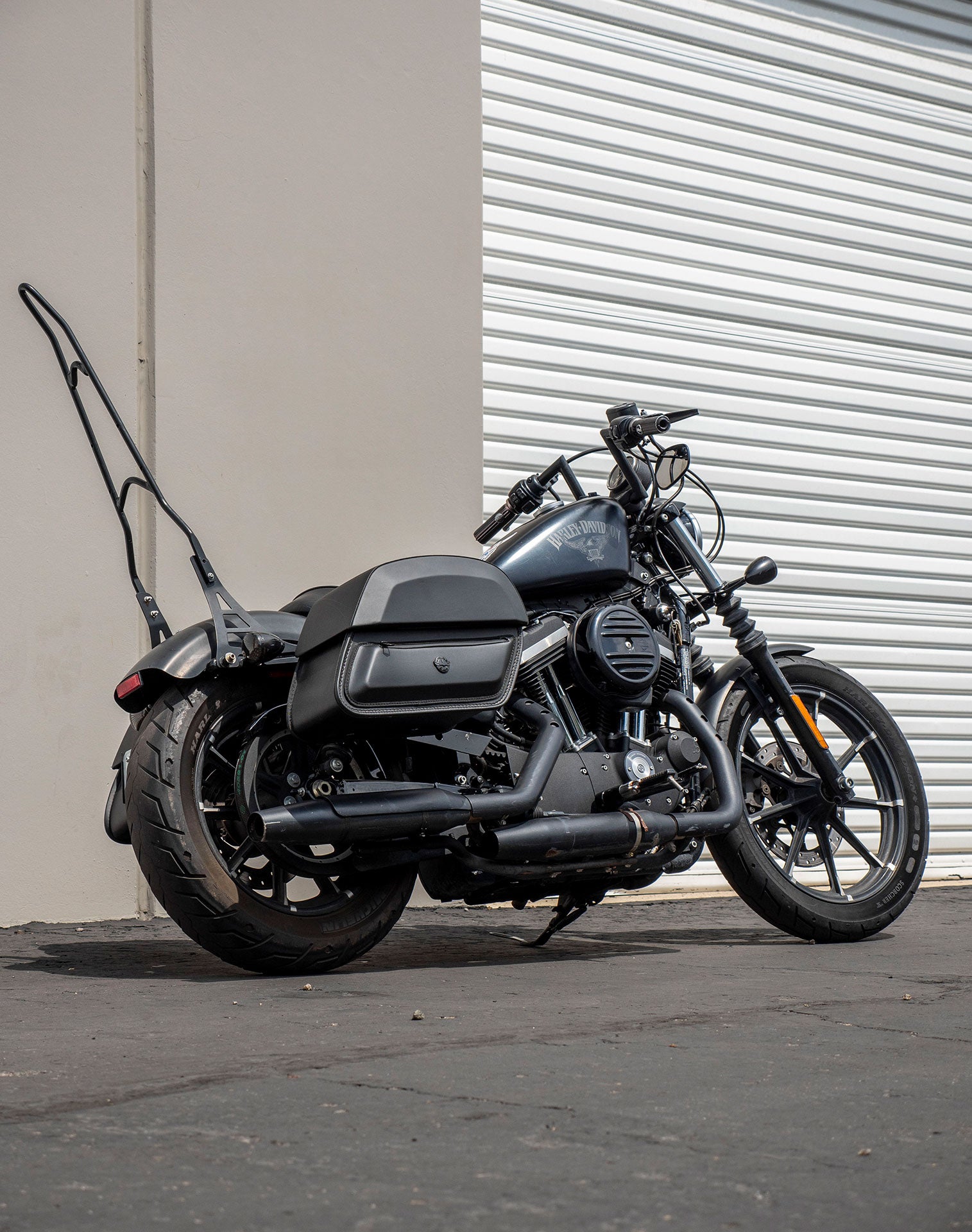 28L - Pantheon Medium Quick-Mount Motorcycle Saddlebags For Harley Sportster 883 Iron XL883N