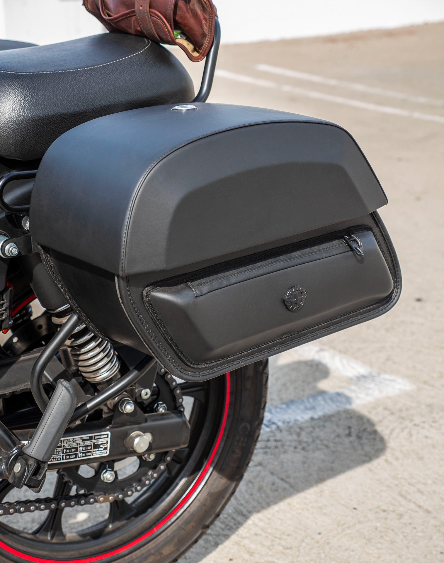 28L - Pantheon Medium Quick-Mount Royal Enfield Classic 350 (2022+) Motorcycle Saddlebags v2