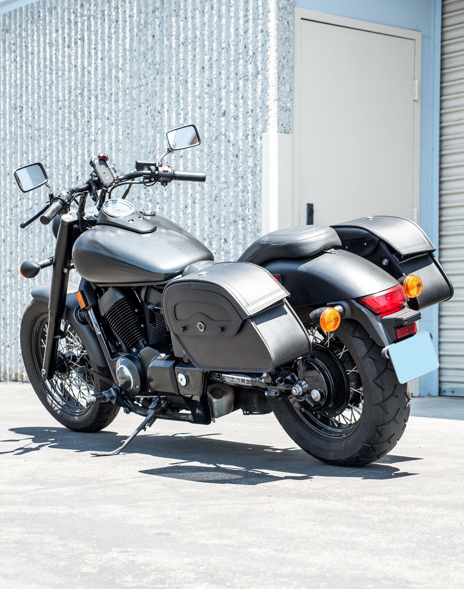 28L - Warrior Medium Quick-Mount Honda 750 Shadow Phantom Motorcycle Saddlebags v1