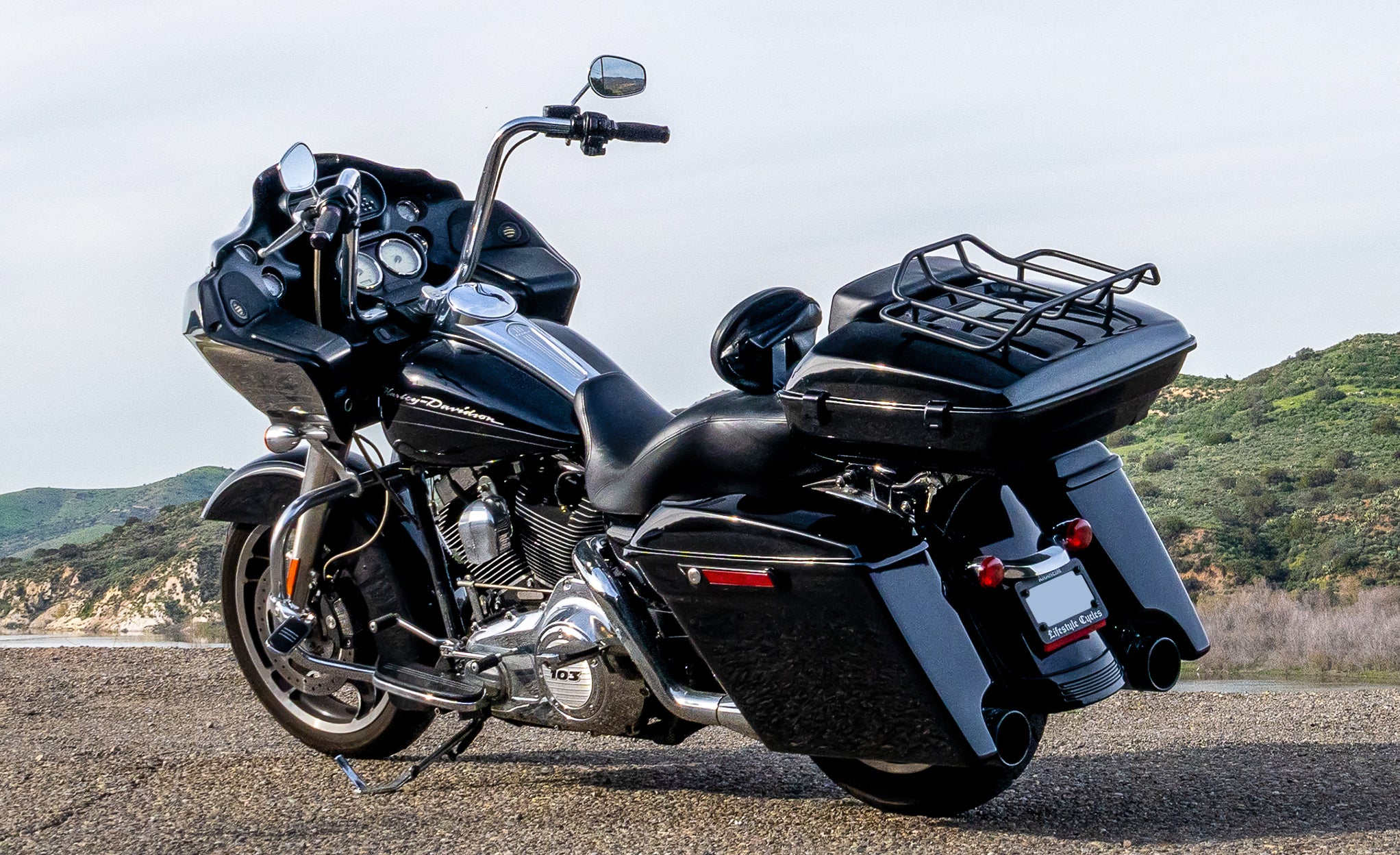 Road best sale glide saddlebags