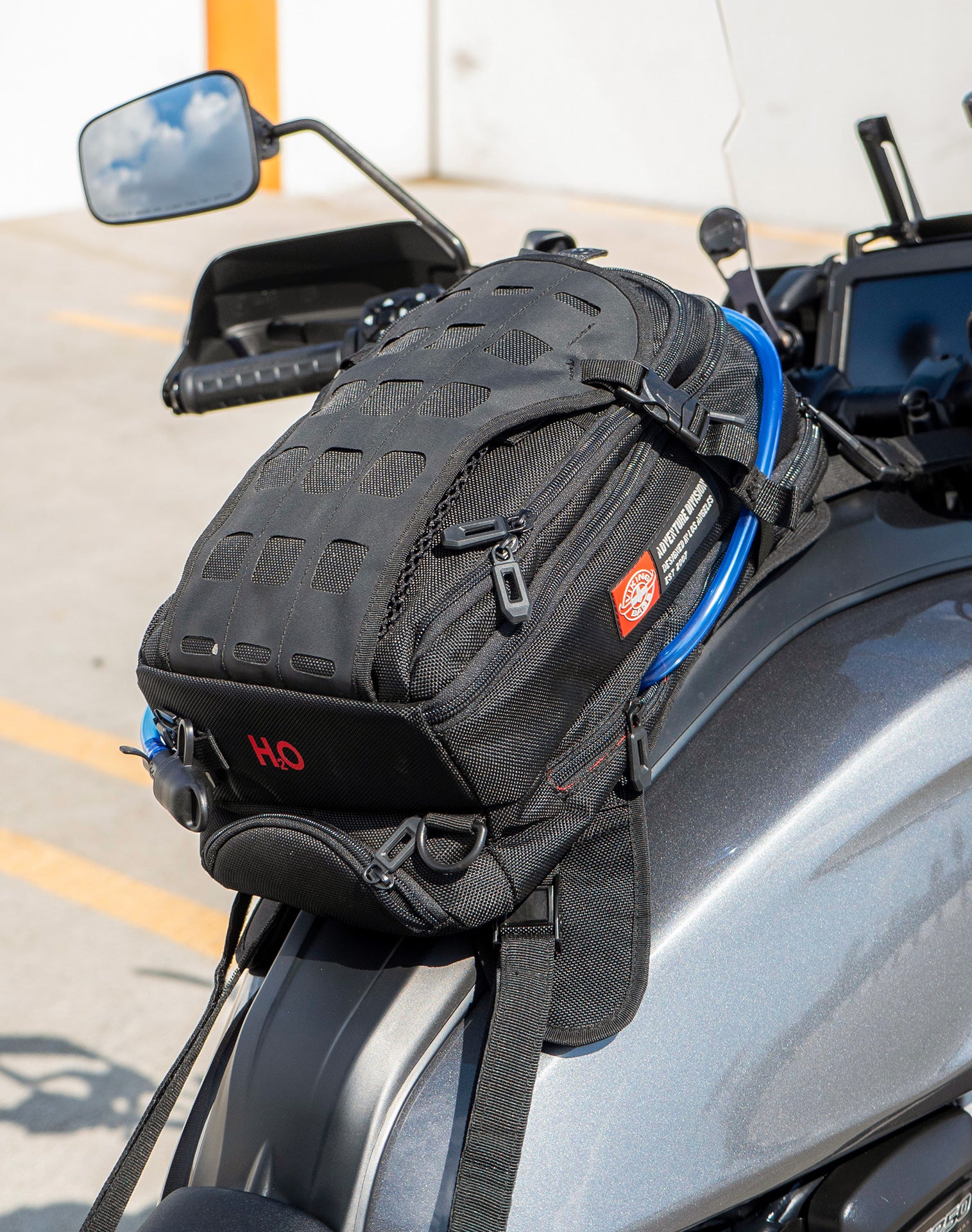 Viking Apex ADV Touring Tank Bag With Hydration Pack v1