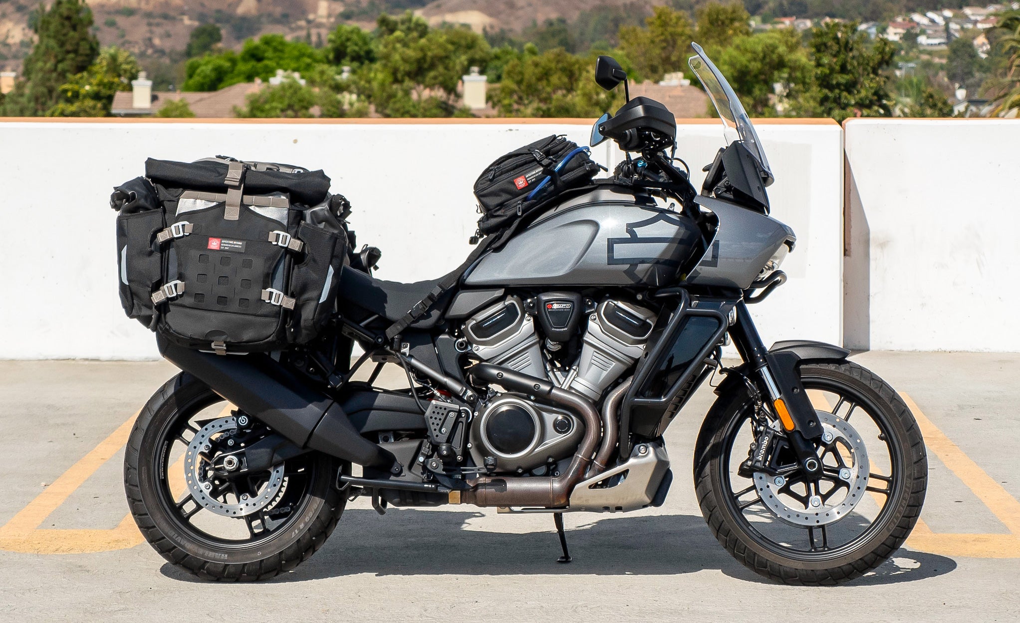 Viking Apex ADV Touring Tank Bag with Hydration Pack for Harley Davidson @expand