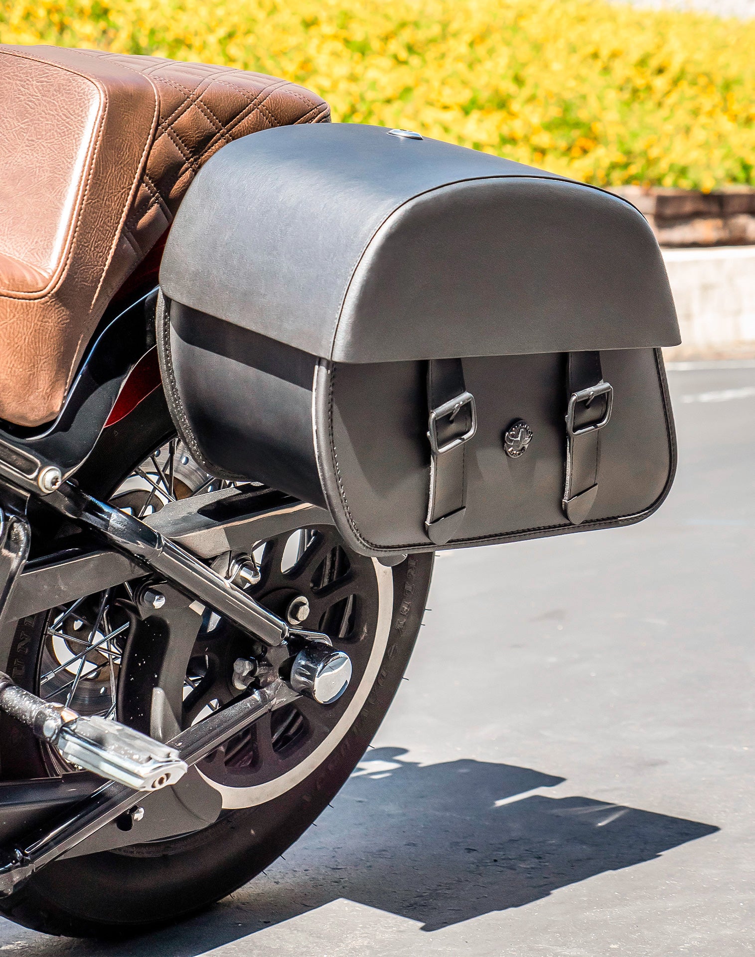 28L - Baelor Medium Motorcycle Saddlebags for Harley Softail Slim FLS v2