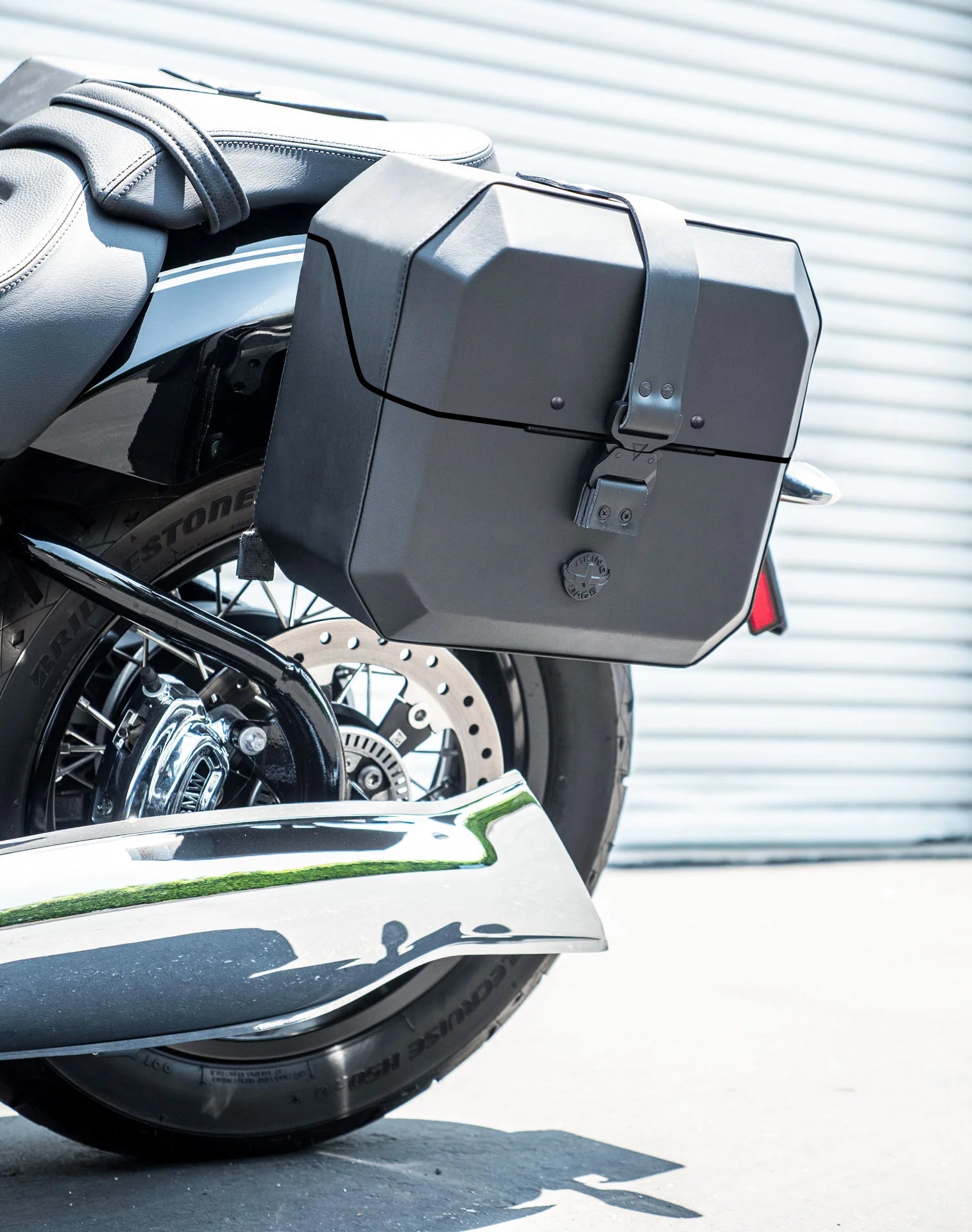 10L - Outlaw Quick Mount Small BMW R18 Hard Solo Saddlebag (Left Only) v2