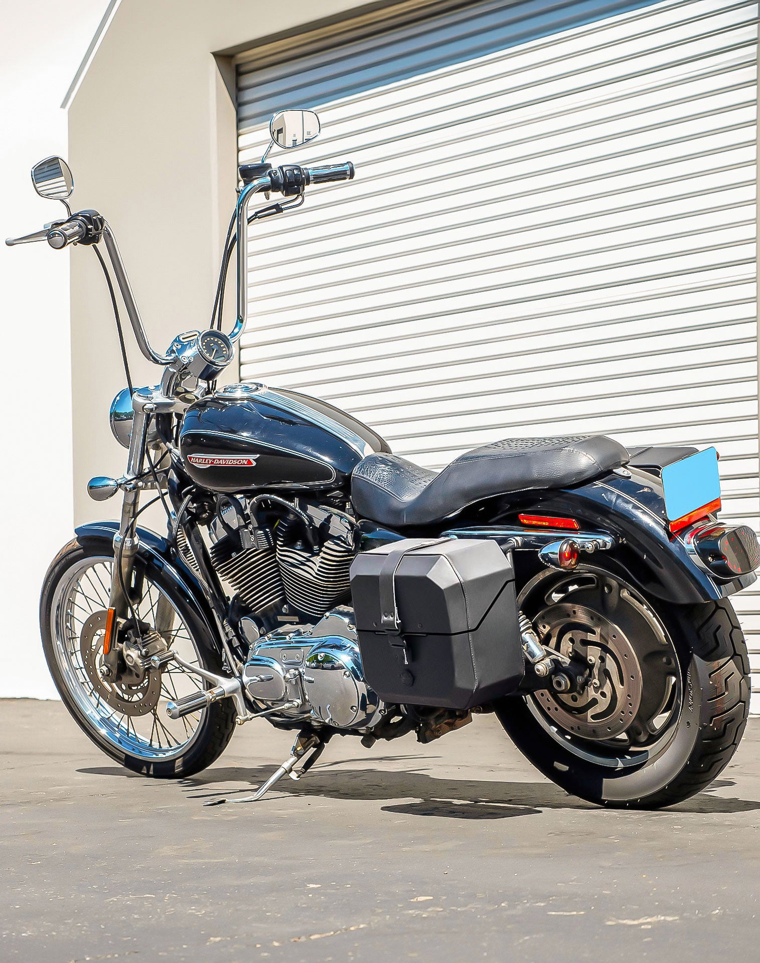 10L - Outlaw Quick Mount Small Harley Sportster 1200 Custom XL1200C Hard Solo Saddlebag (Left Only) v1