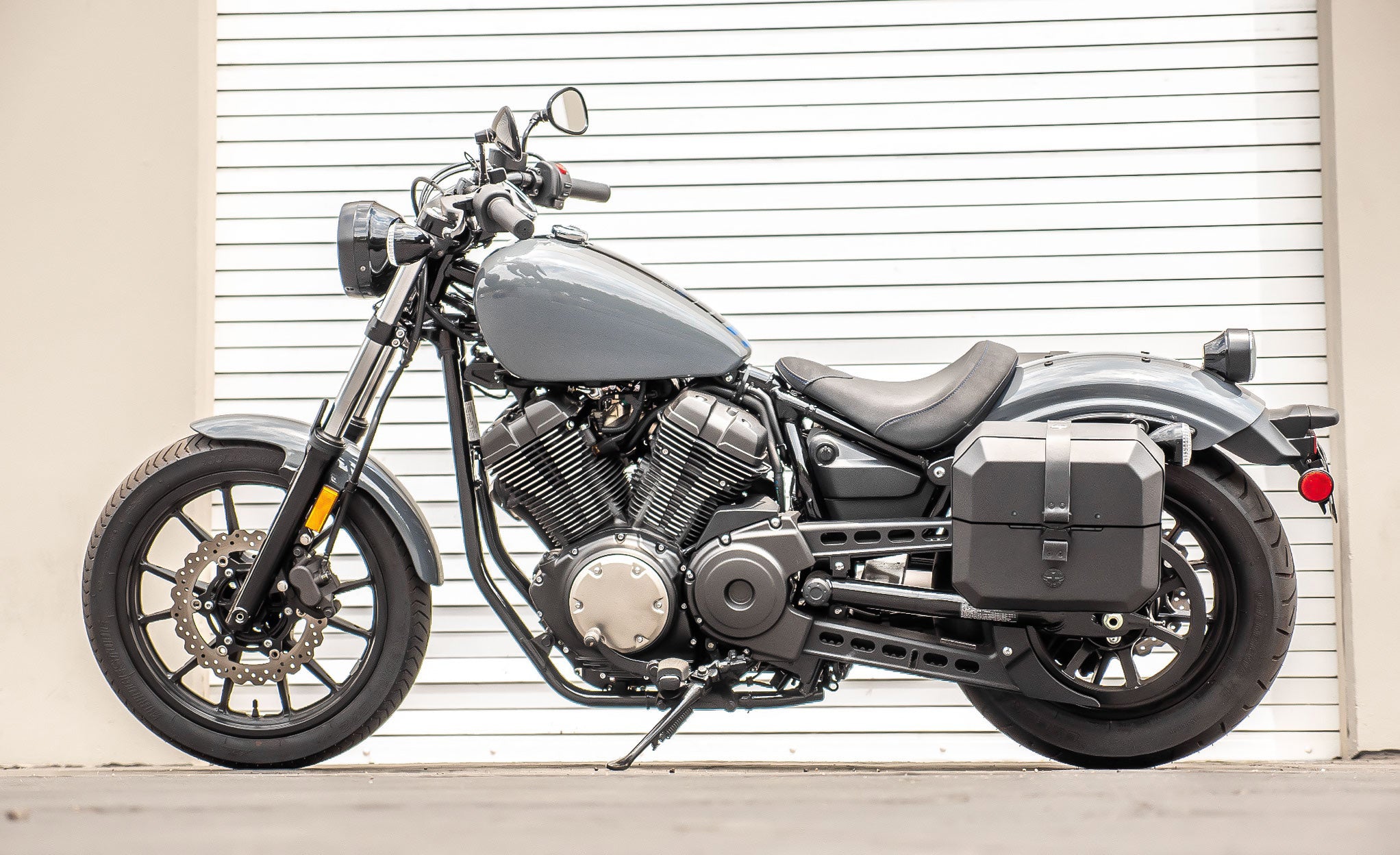 10L - Outlaw Quick Mount Small Yamaha Bolt Specific Hard Solo Saddlebag (Left Only) @expand